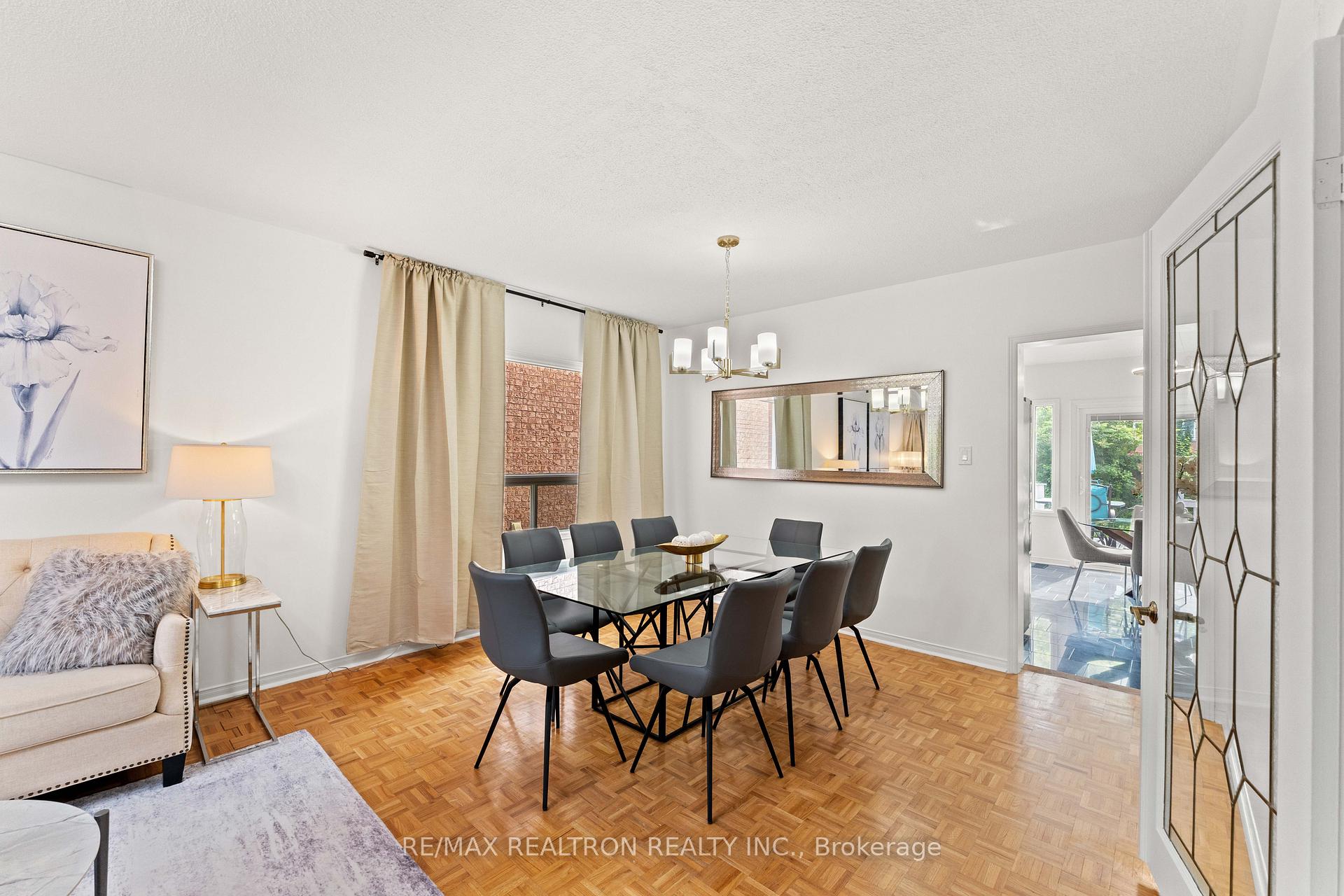 Photo 10 of 11 Cantertrot Court, Vaughan, Brownridge — HOMEH