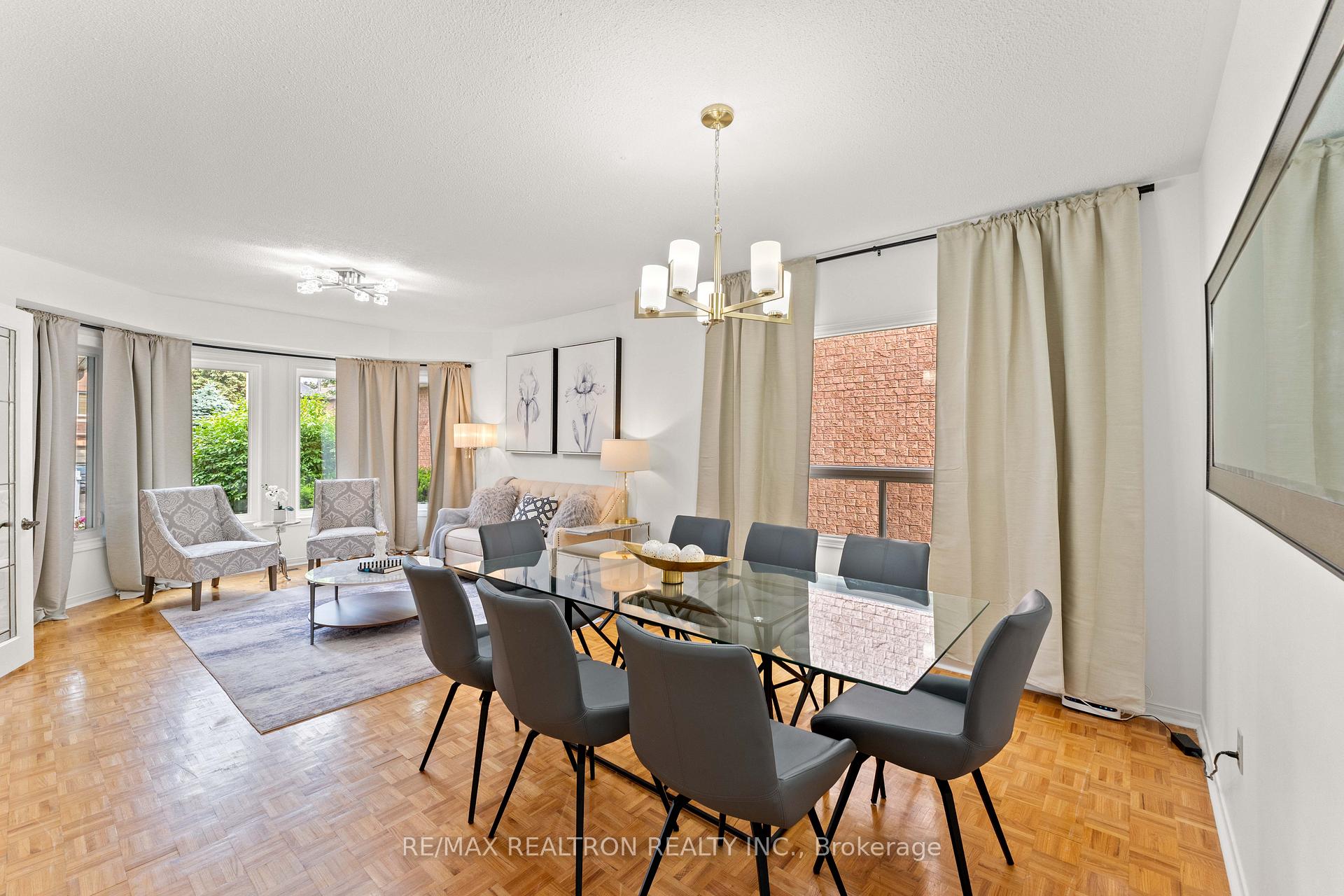 Photo 5 of 11 Cantertrot Court, Vaughan, Brownridge — HOMEH