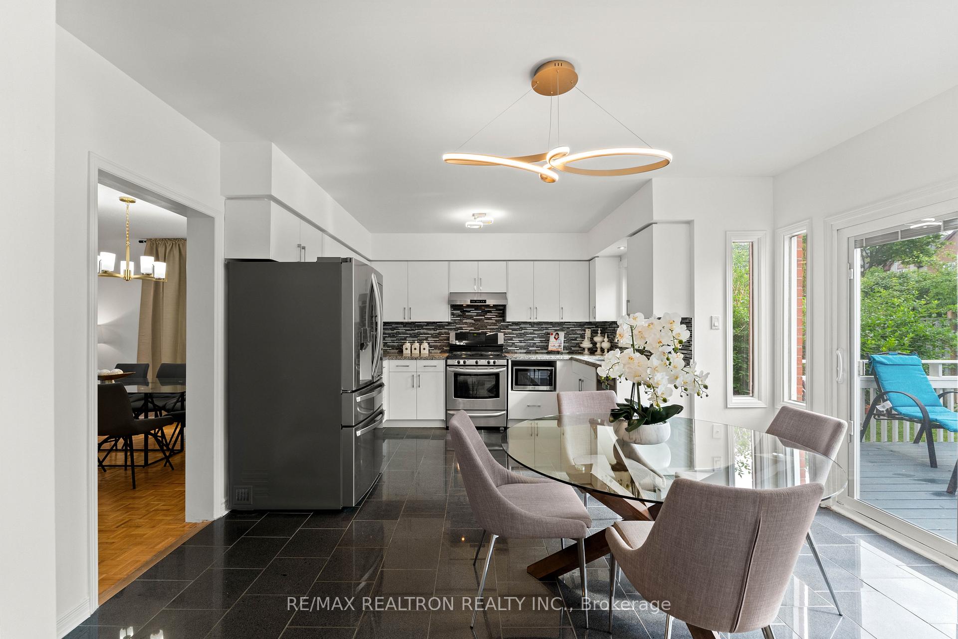 Photo 16 of 11 Cantertrot Court, Vaughan, Brownridge — HOMEH