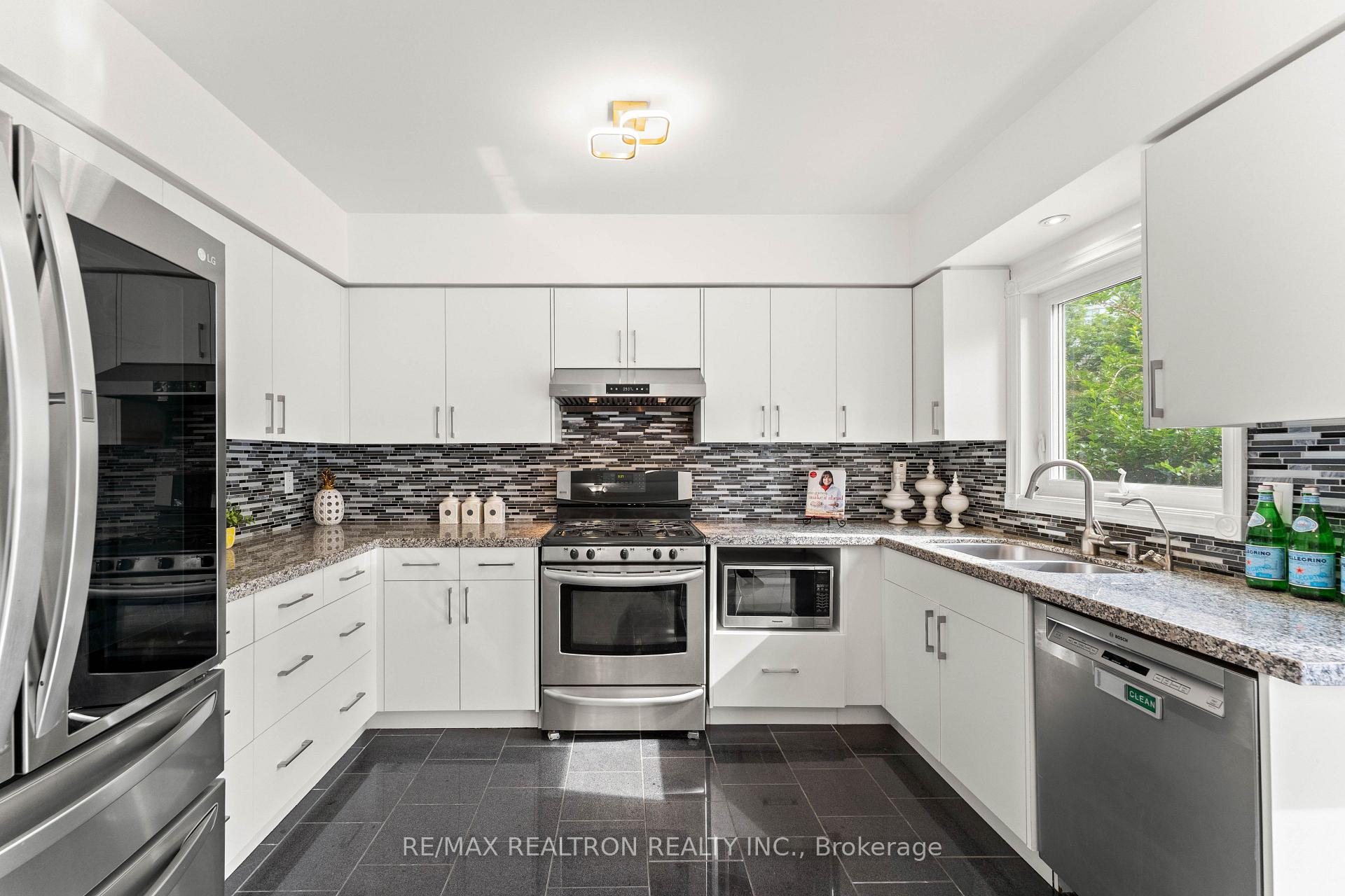 Photo 37 of 11 Cantertrot Court, Vaughan, Brownridge — HOMEH