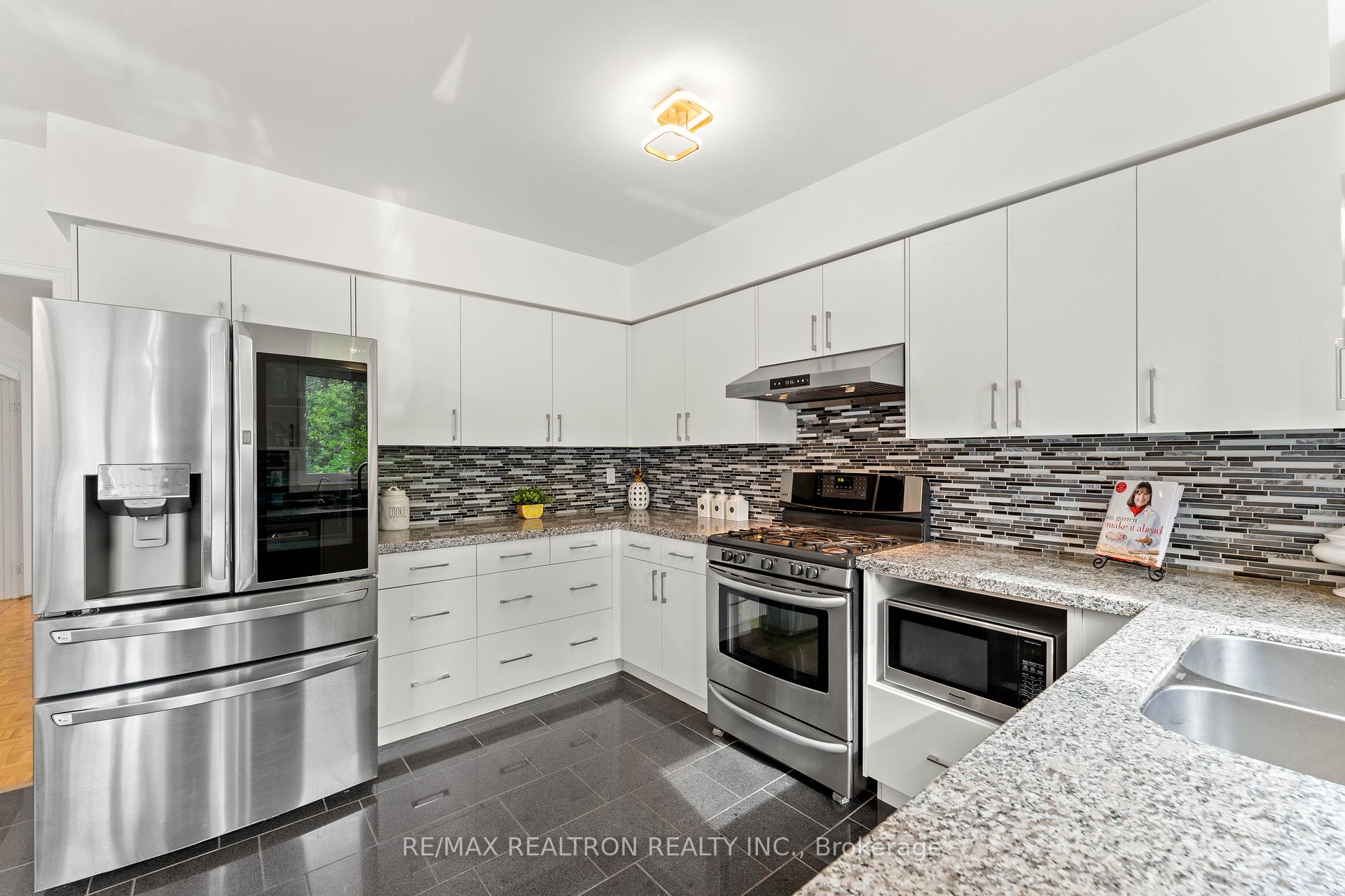 Photo 7 of 11 Cantertrot Court, Vaughan, Brownridge — HOMEH
