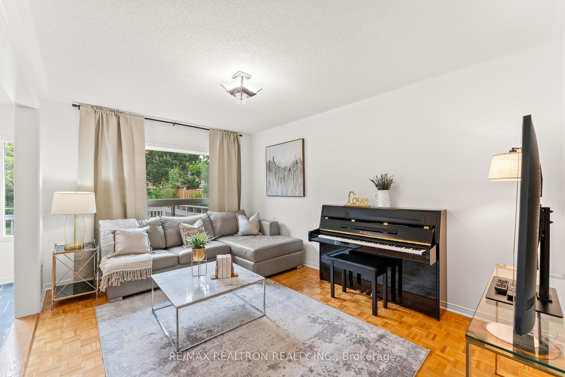 Photo 13 of 11 Cantertrot Court, Vaughan, Brownridge — HOMEH