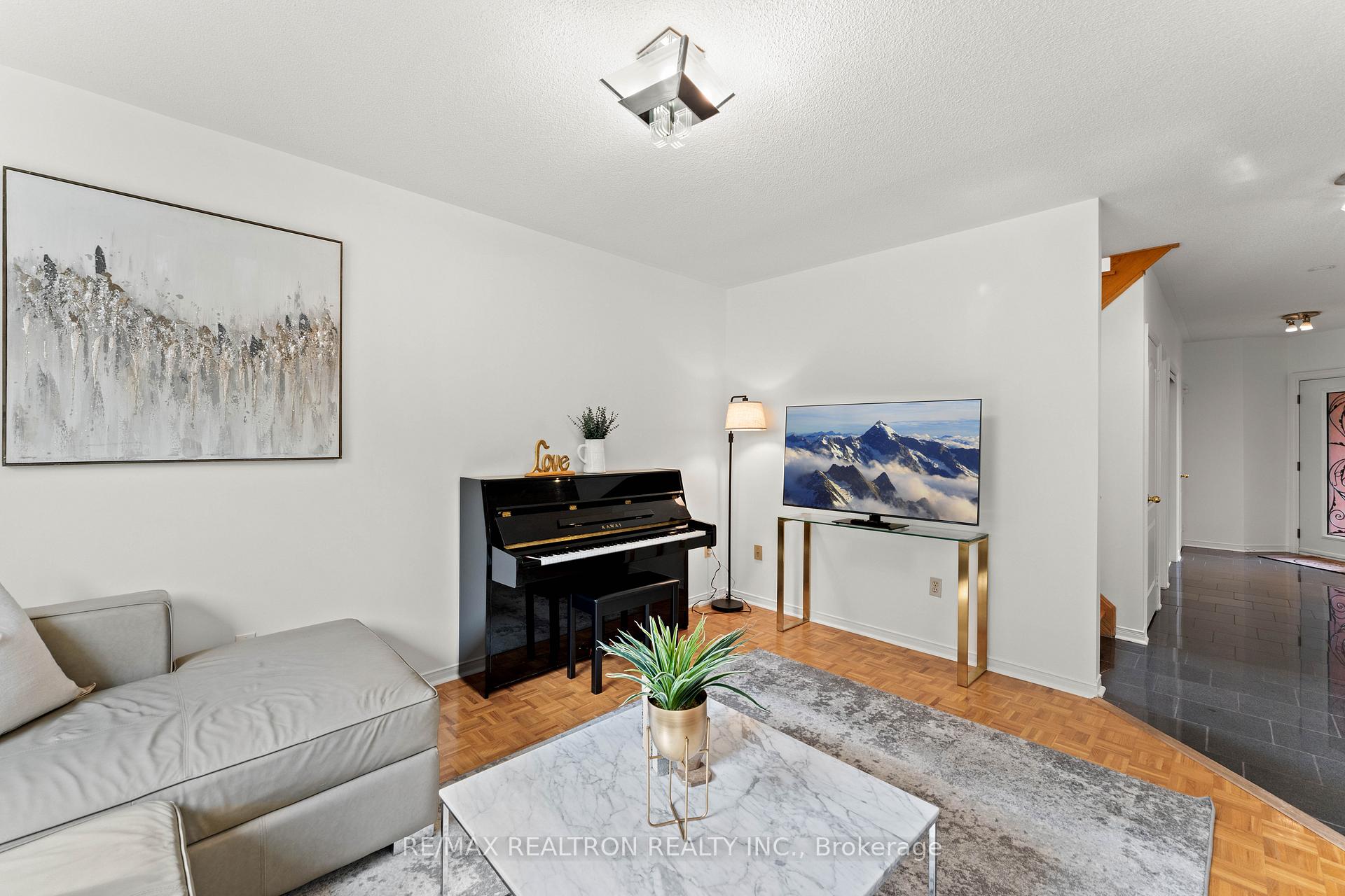 Photo 14 of 11 Cantertrot Court, Vaughan, Brownridge — HOMEH