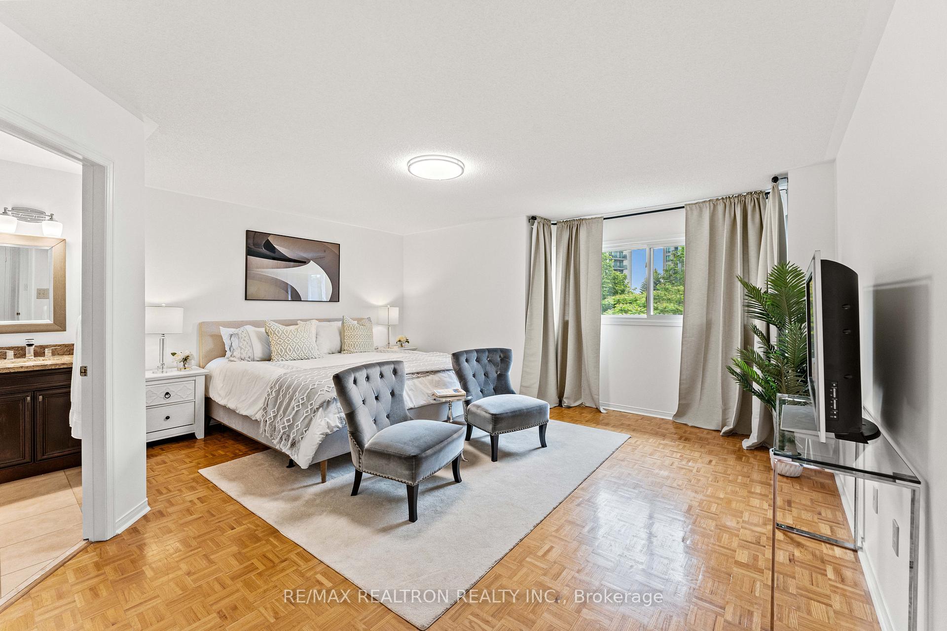 Photo 24 of 11 Cantertrot Court, Vaughan, Brownridge — HOMEH