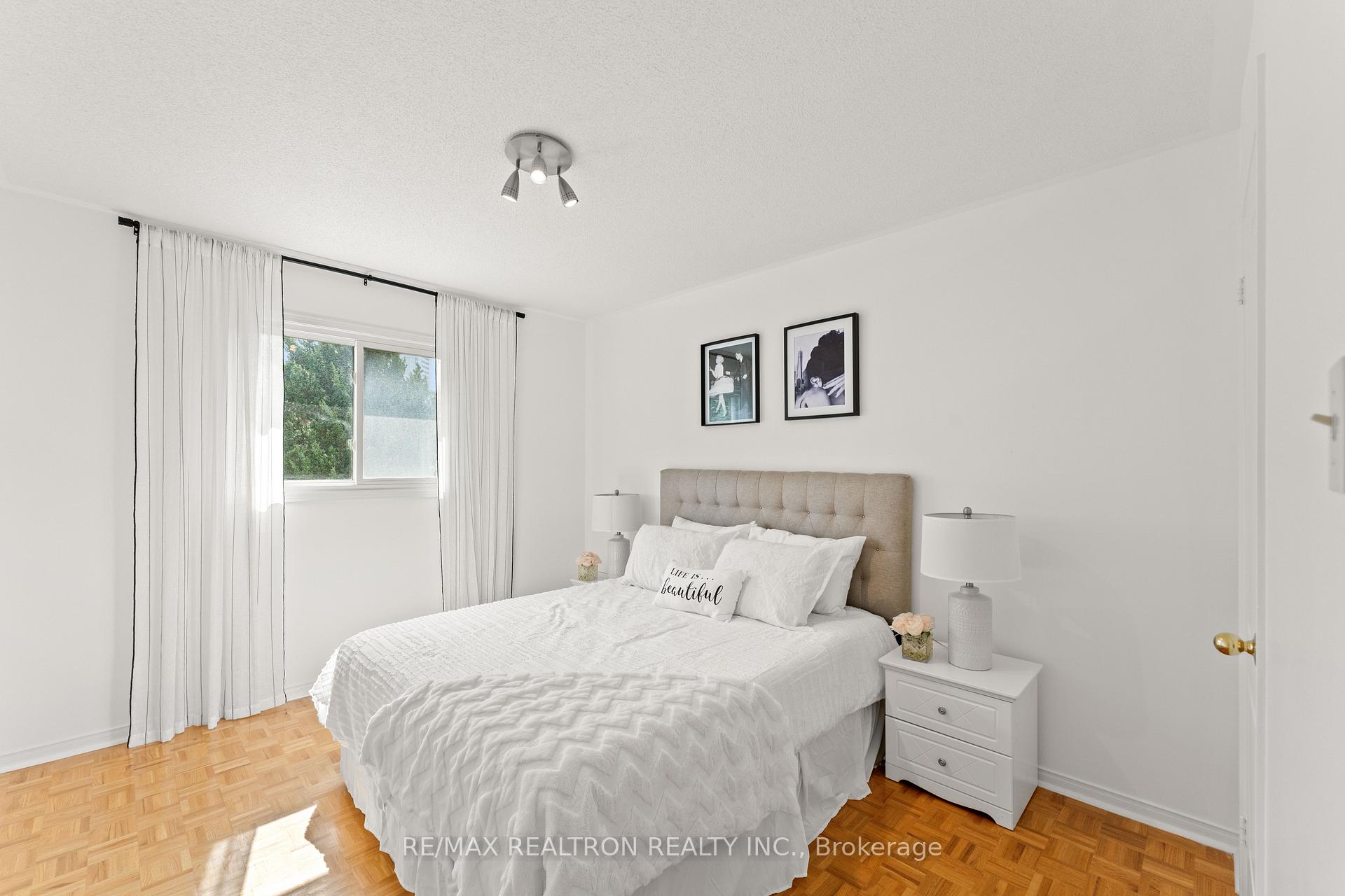 Photo 20 of 11 Cantertrot Court, Vaughan, Brownridge — HOMEH