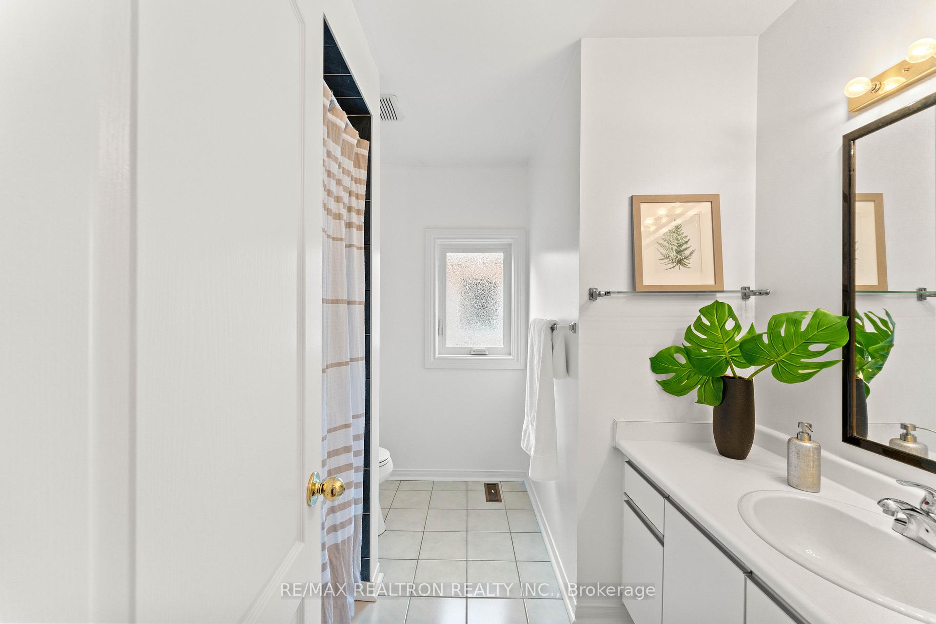 Photo 30 of 11 Cantertrot Court, Vaughan, Brownridge — HOMEH