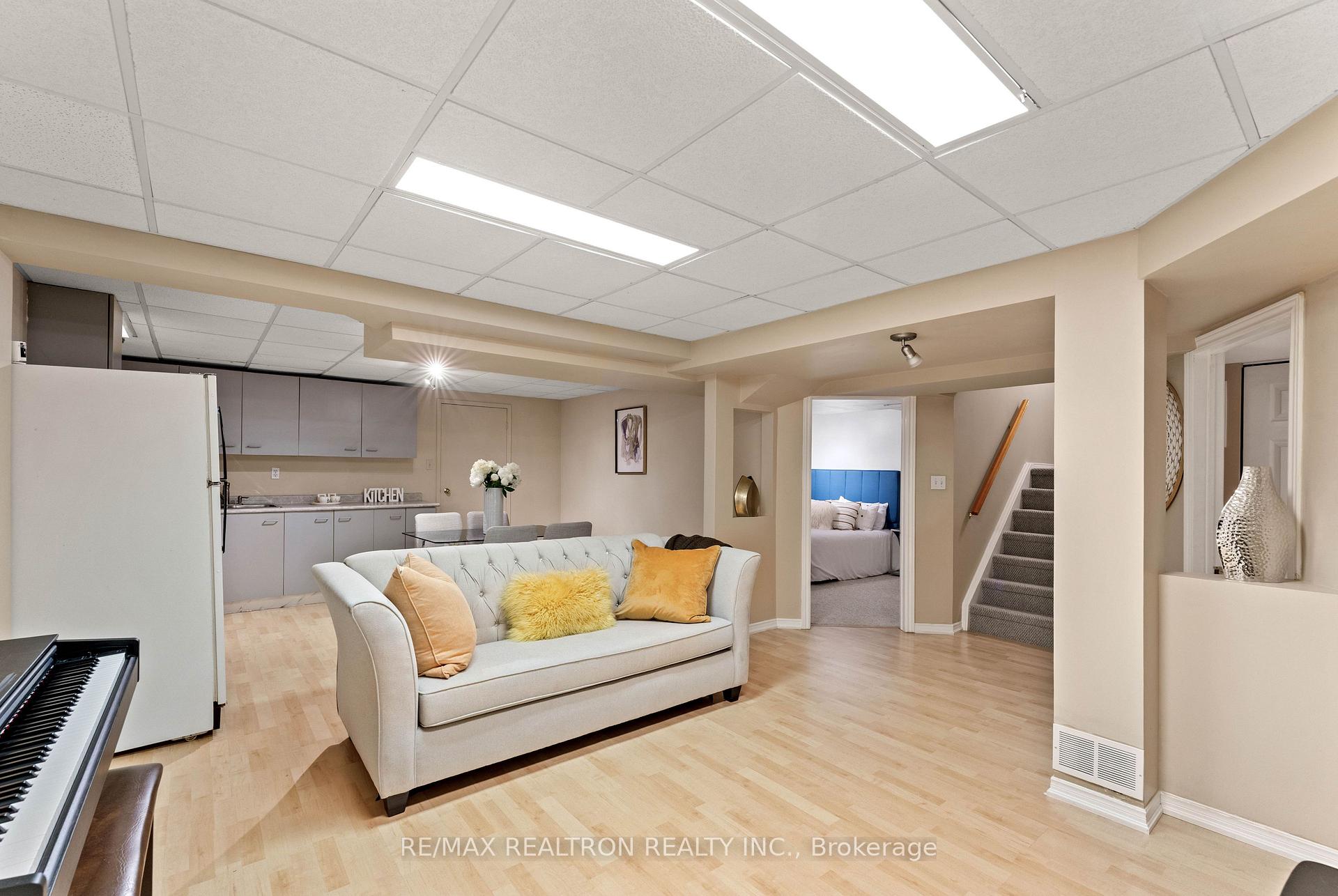 Photo 40 of 11 Cantertrot Court, Vaughan, Brownridge — HOMEH