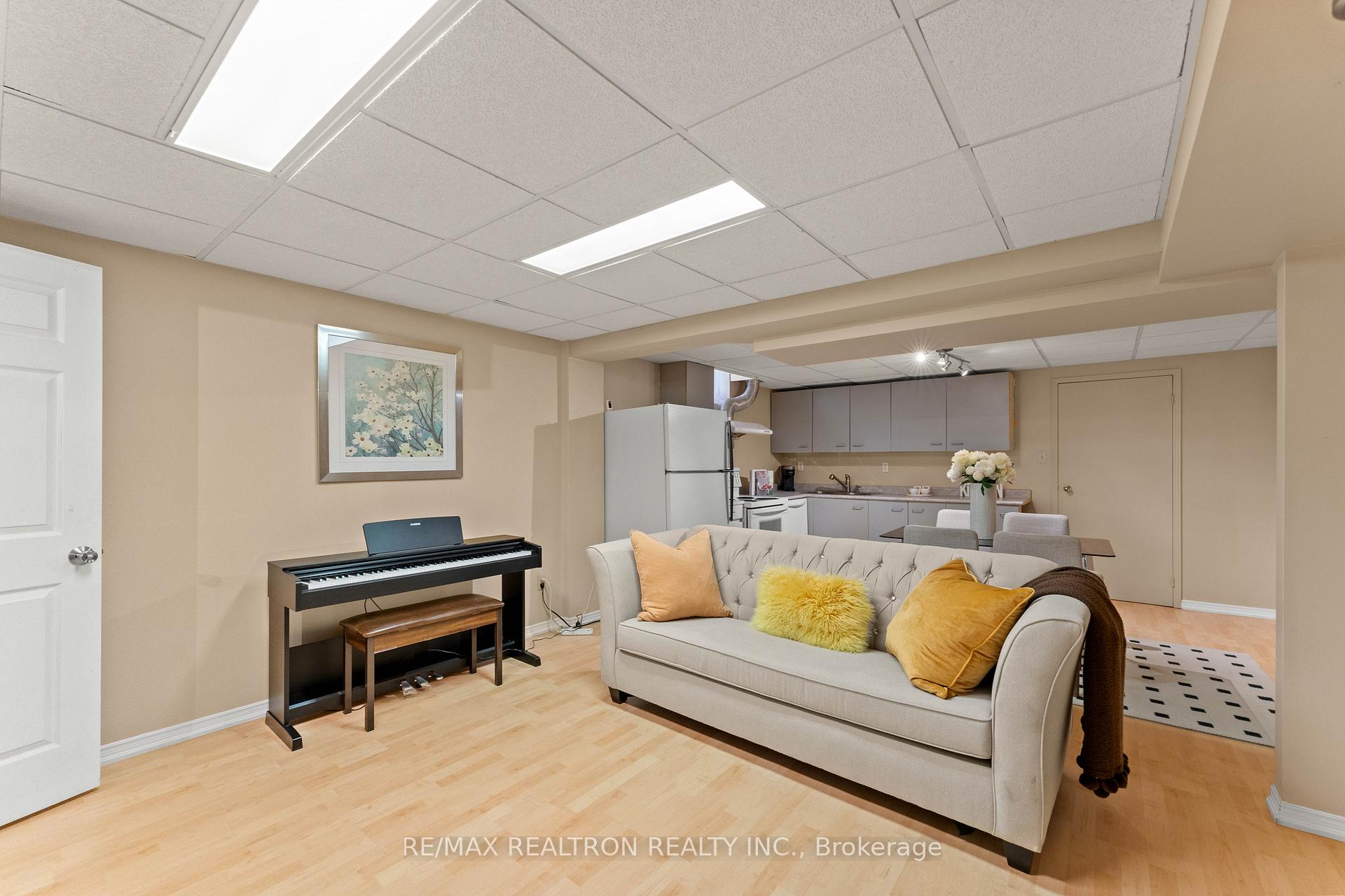 Photo 34 of 11 Cantertrot Court, Vaughan, Brownridge — HOMEH