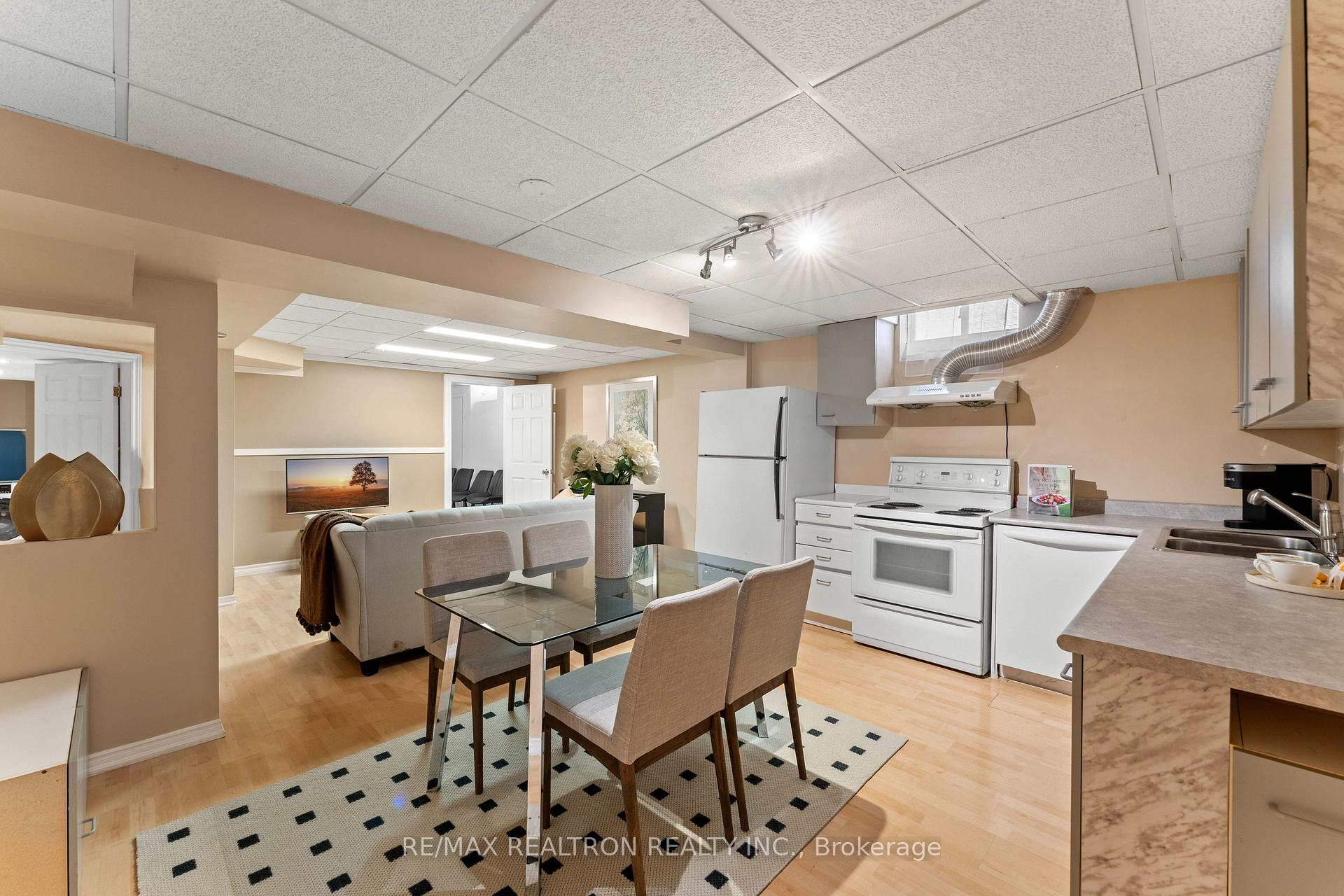 Photo 31 of 11 Cantertrot Court, Vaughan, Brownridge — HOMEH
