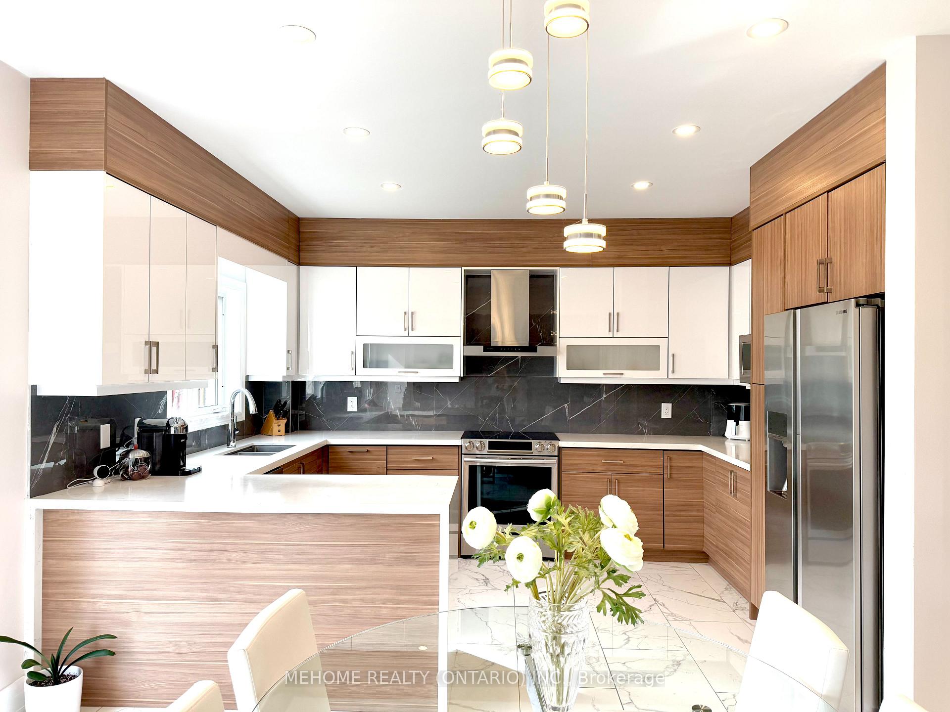 Photo 3 of 277 Ten Oaks Boulevard, Vaughan, Patterson — HOMEH