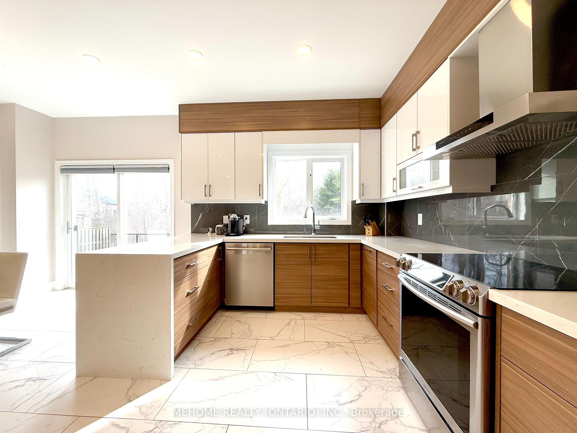 Photo 4 of 277 Ten Oaks Boulevard, Vaughan, Patterson — HOMEH