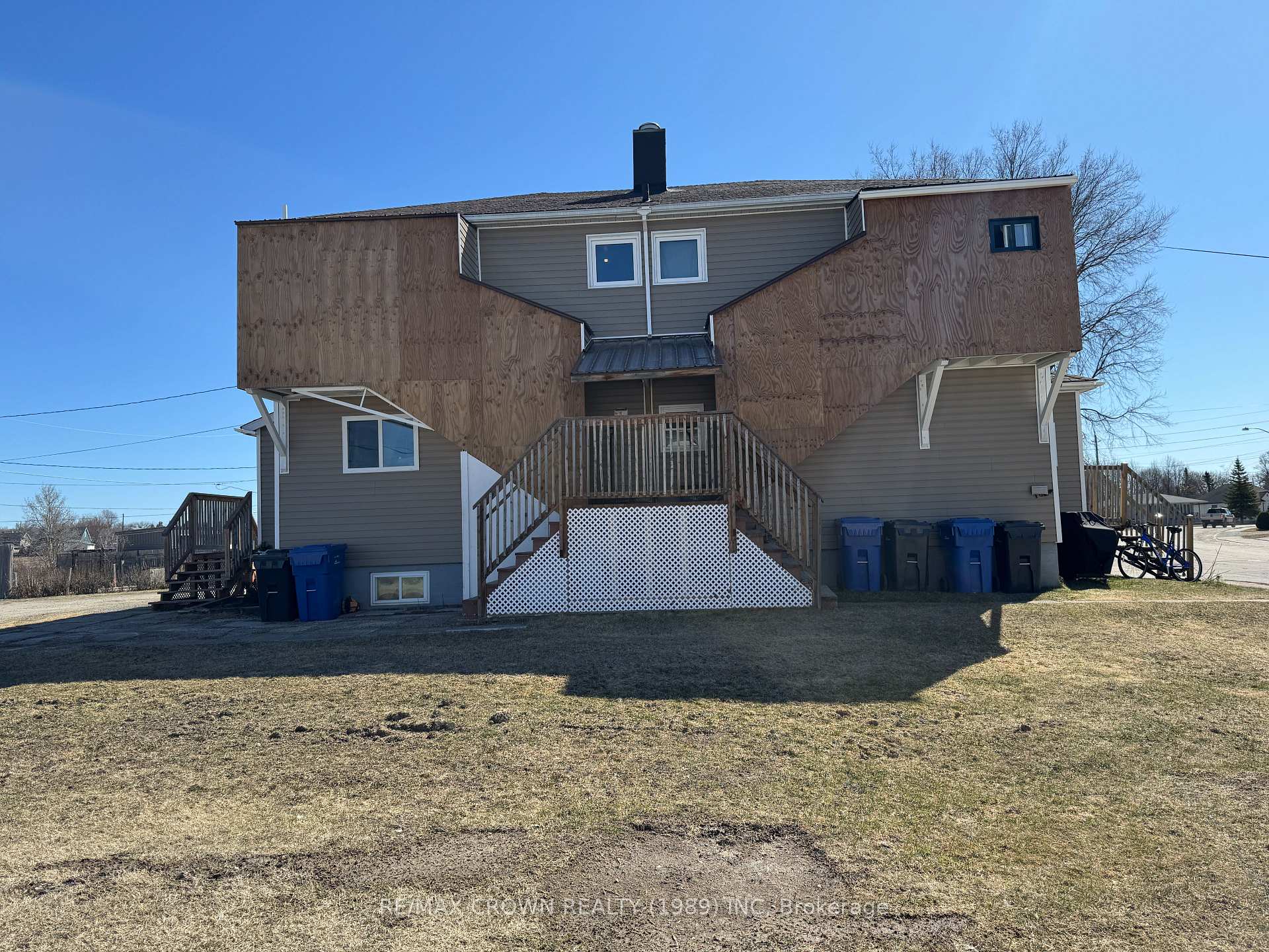 Photo 10 of 120 Byng Avenue, Kapuskasing — HOMEH