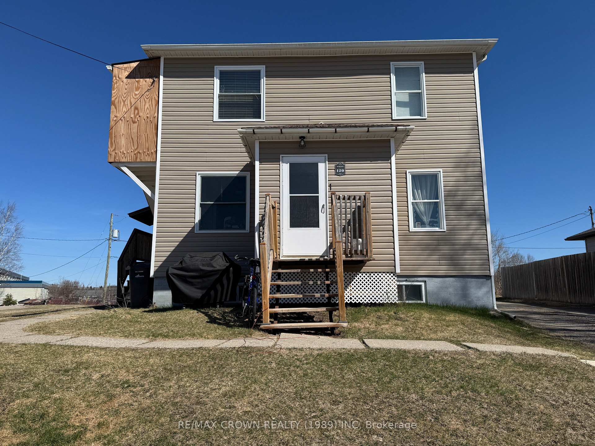 Photo 3 of 120 Byng Avenue, Kapuskasing — HOMEH