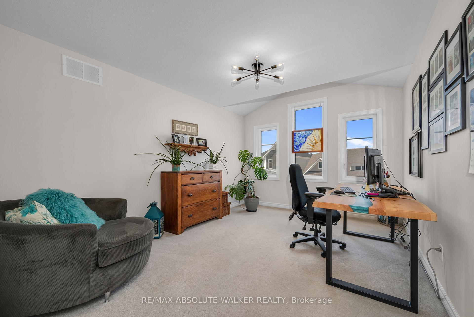 Photo 19 of 31 Pelham Crescent, Ottawa, Goulbourn Twp From Franktown Rd/South To Rideau — HOMEH