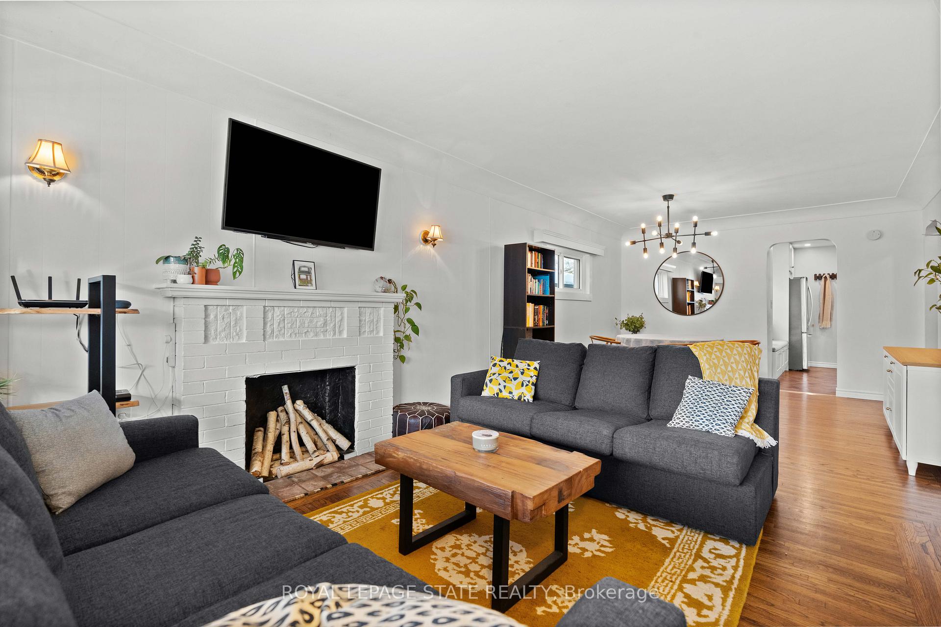 Photo 4 of 552 Aberdeen Avenue, Hamilton, Kirkendall — HOMEH