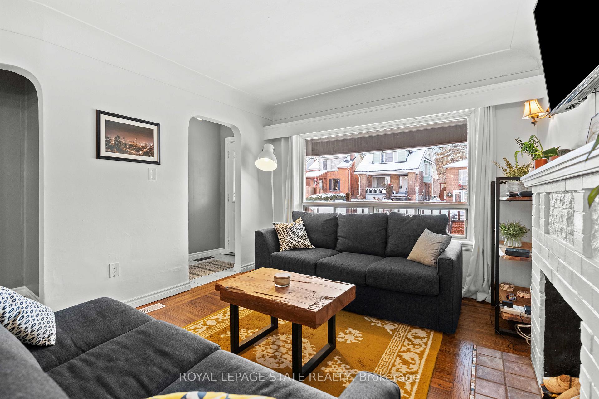 Photo 2 of 552 Aberdeen Avenue, Hamilton, Kirkendall — HOMEH