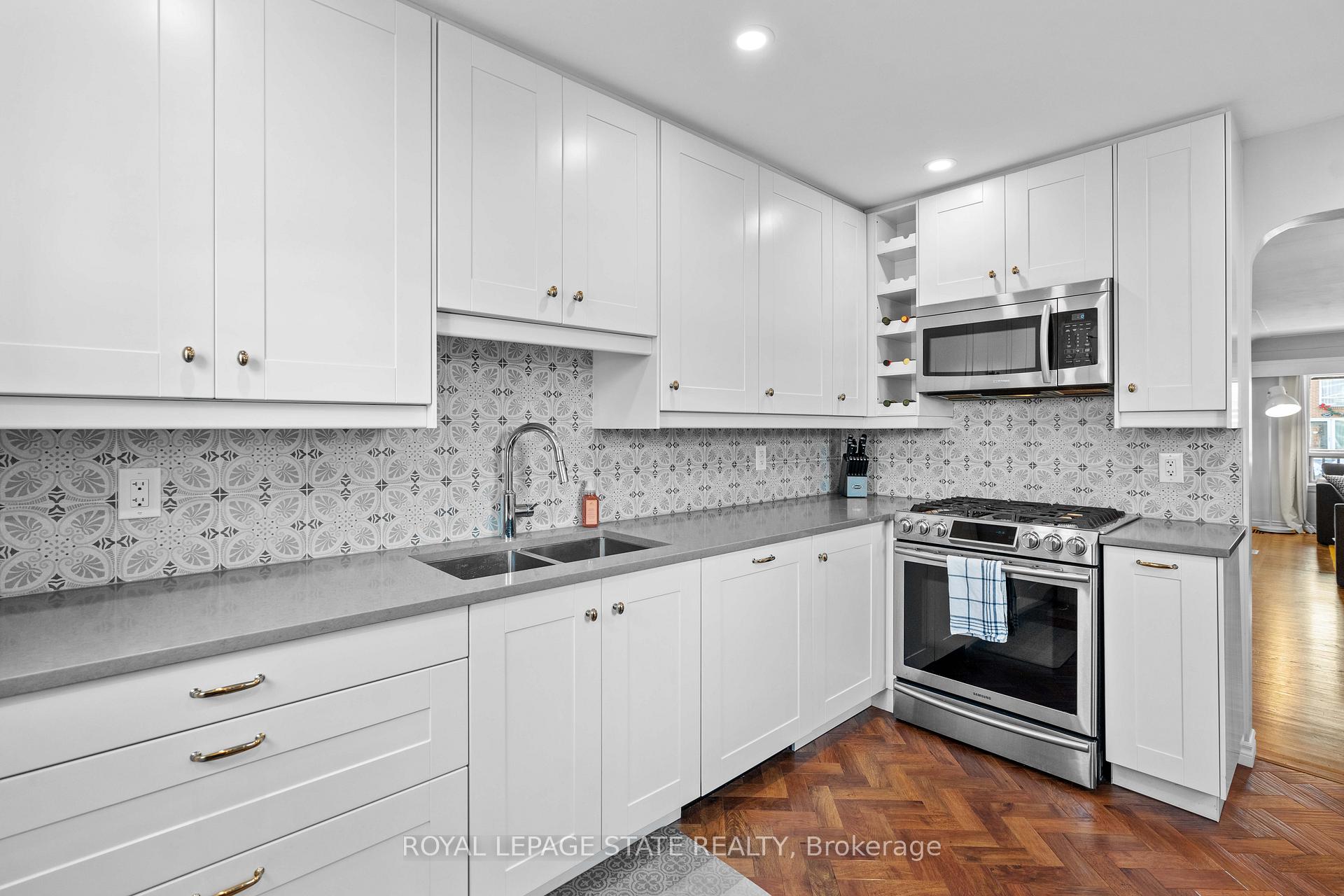 Photo 3 of 552 Aberdeen Avenue, Hamilton, Kirkendall — HOMEH