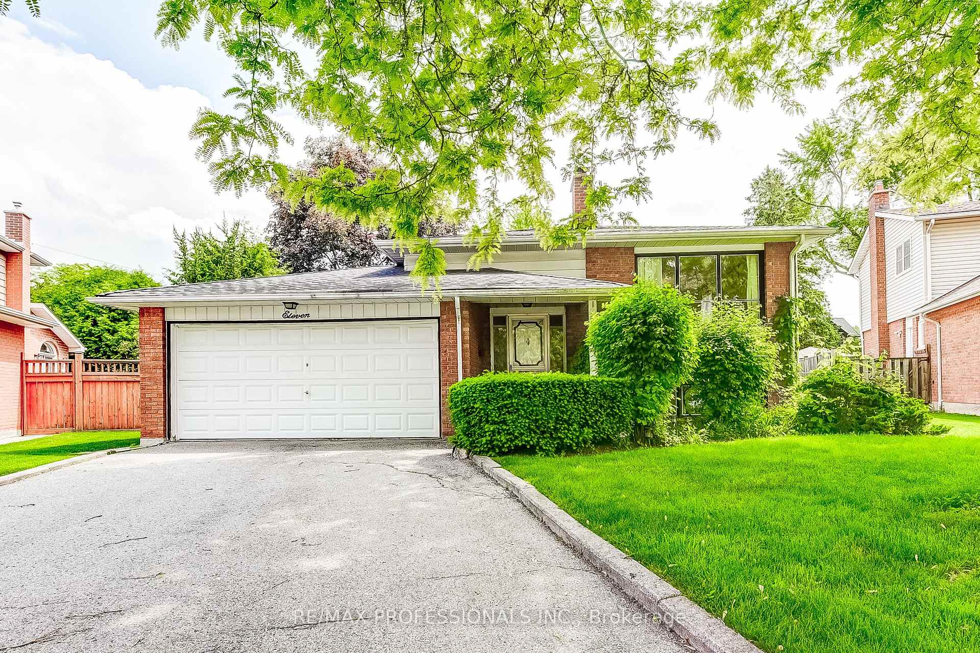 Photo 1 of 11 Shadbolt Court, Markham, Unionville — HOMEH
