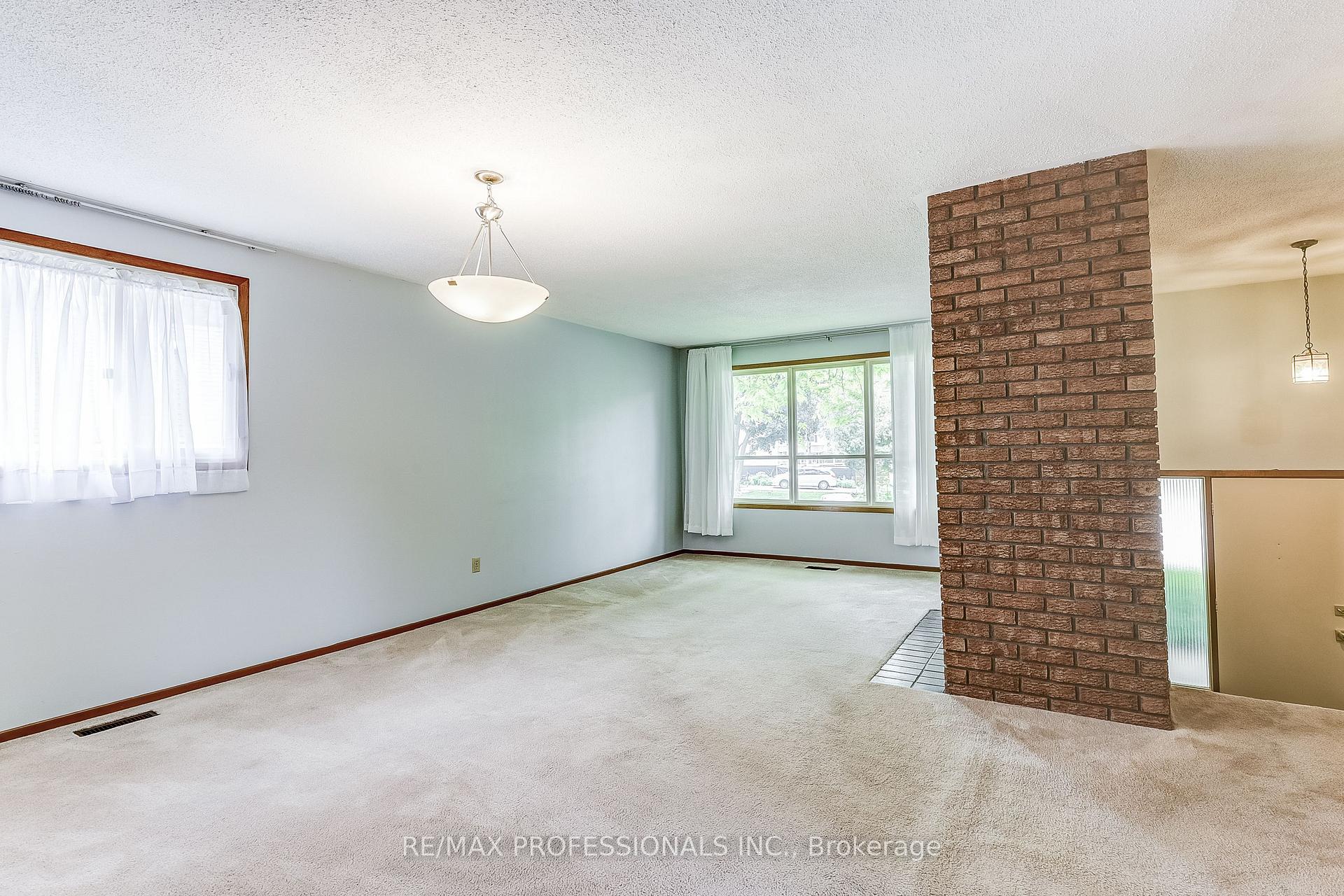 Photo 14 of 11 Shadbolt Court, Markham, Unionville — HOMEH