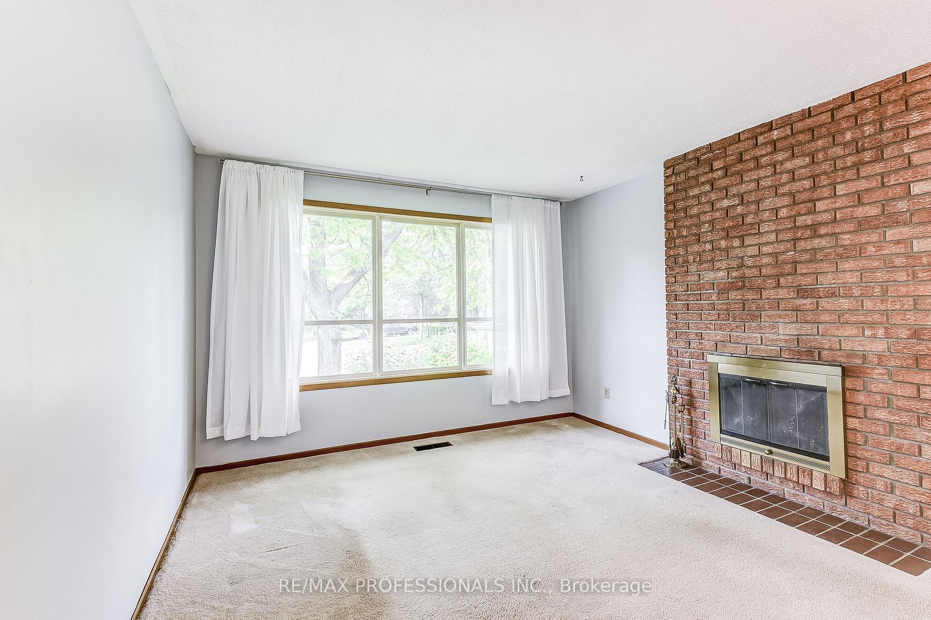Photo 10 of 11 Shadbolt Court, Markham, Unionville — HOMEH