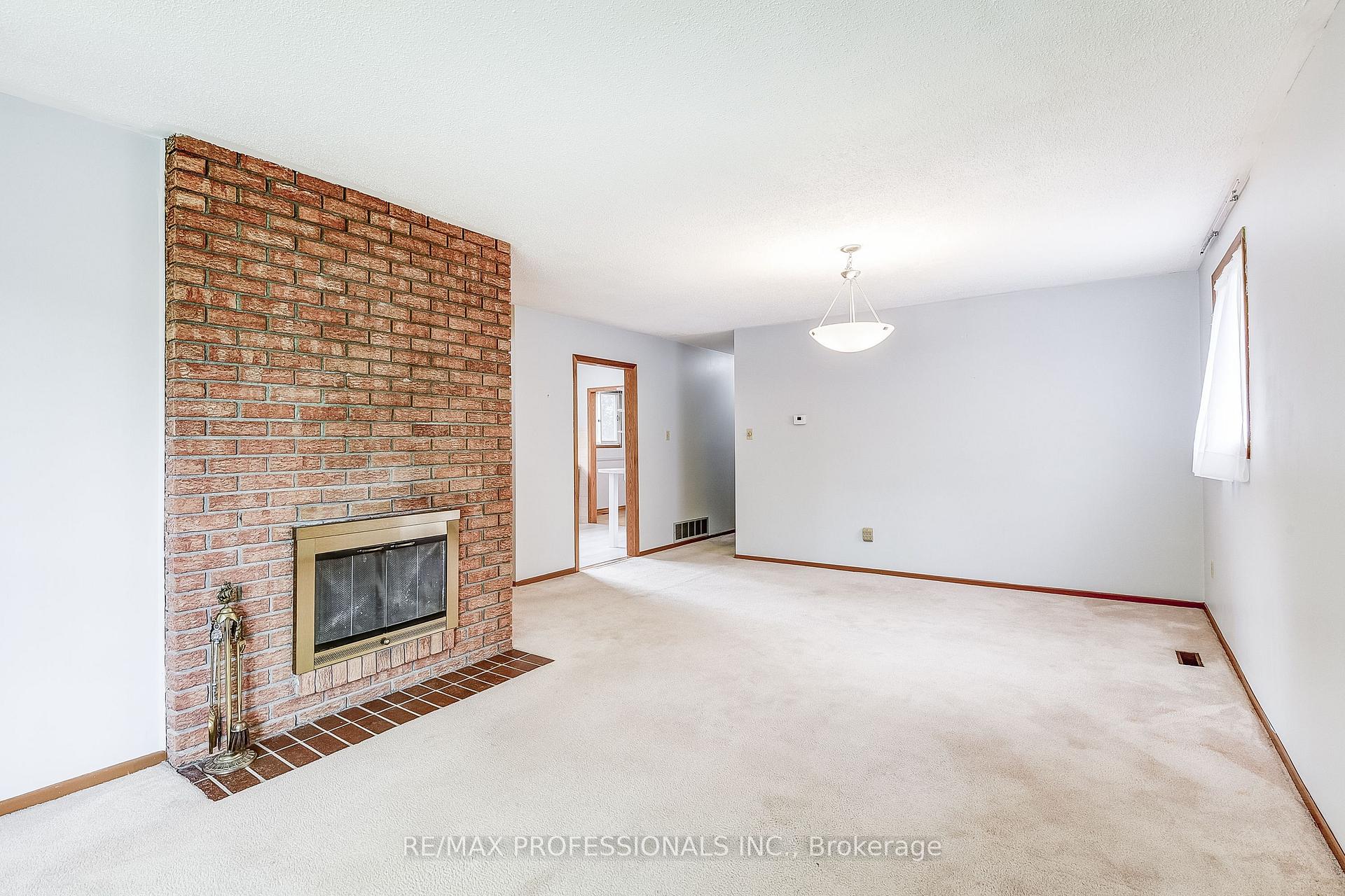 Photo 11 of 11 Shadbolt Court, Markham, Unionville — HOMEH