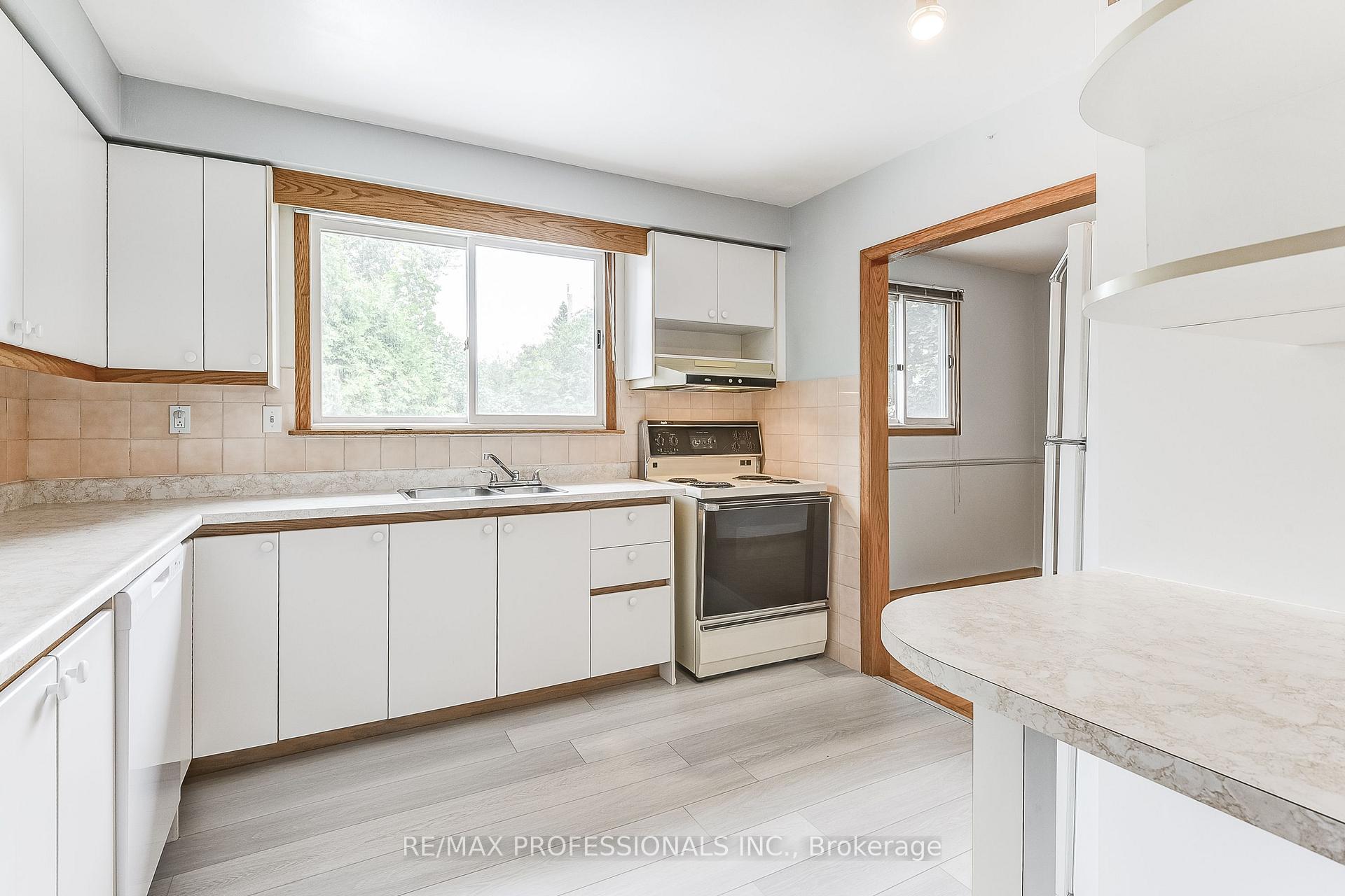 Photo 13 of 11 Shadbolt Court, Markham, Unionville — HOMEH