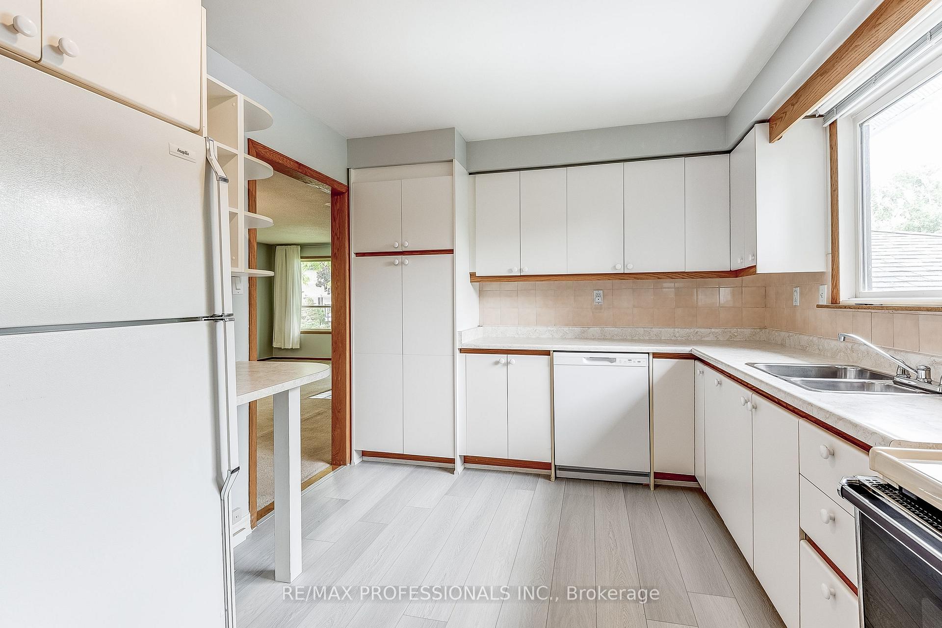 Photo 7 of 11 Shadbolt Court, Markham, Unionville — HOMEH