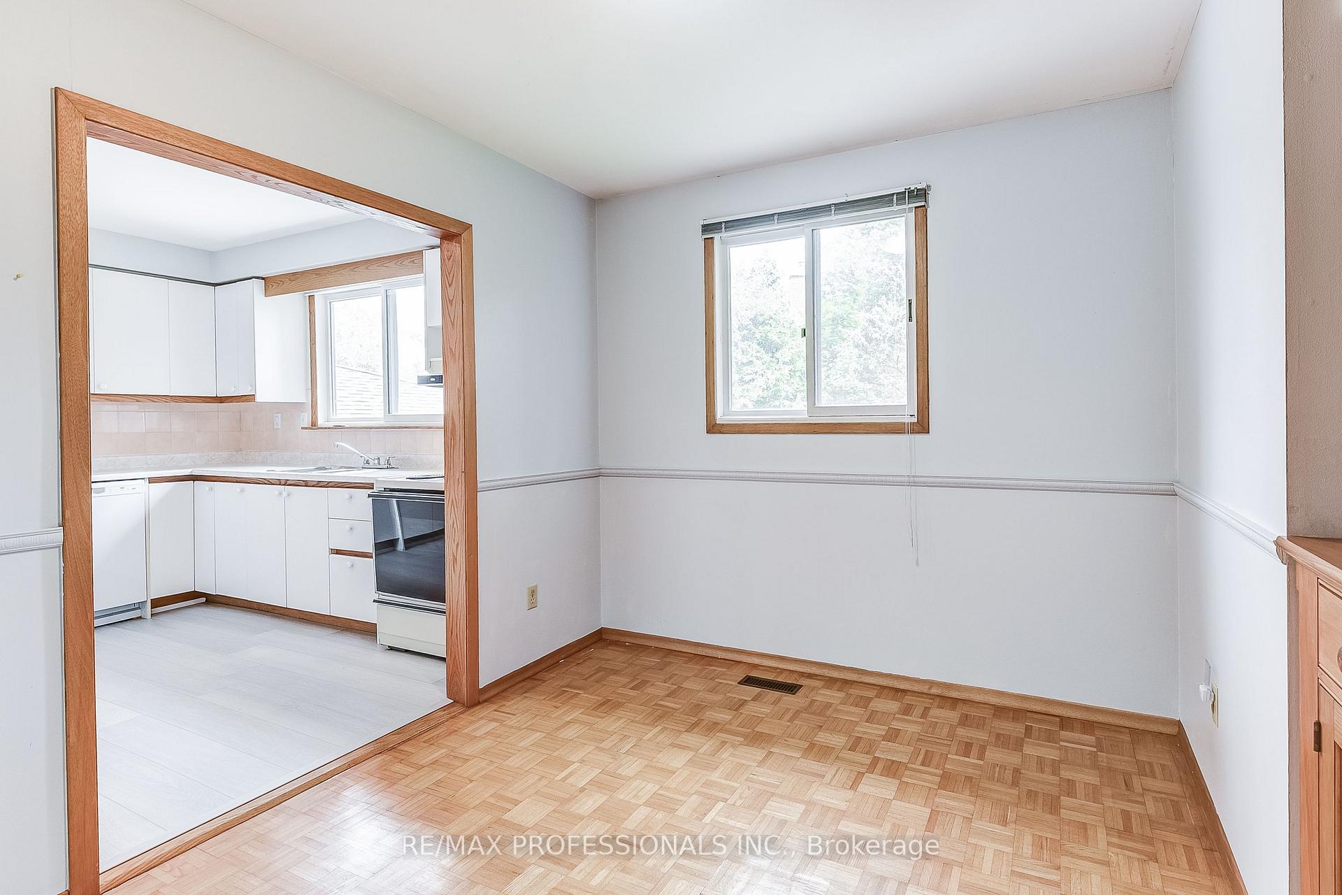 Photo 15 of 11 Shadbolt Court, Markham, Unionville — HOMEH