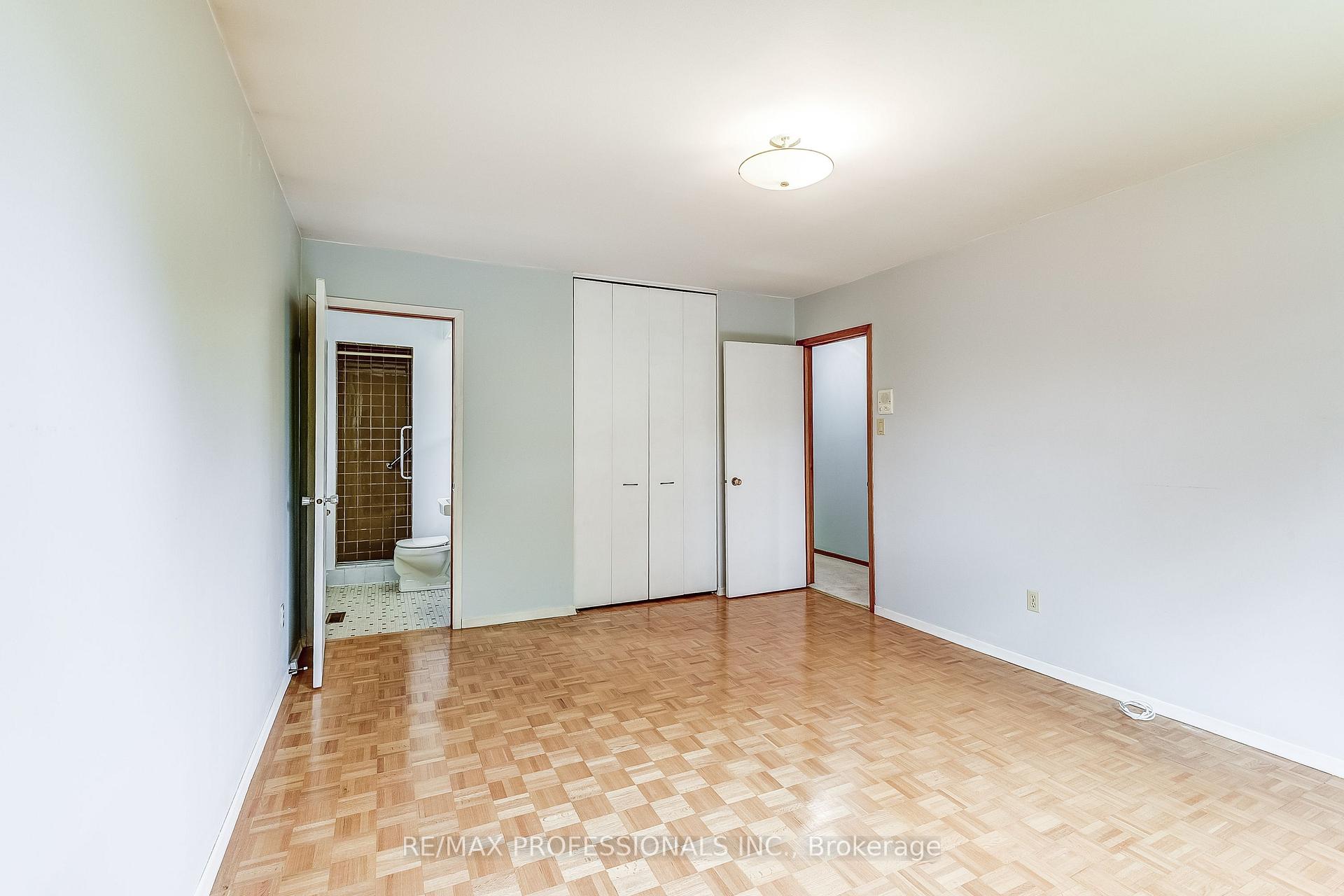 Photo 22 of 11 Shadbolt Court, Markham, Unionville — HOMEH