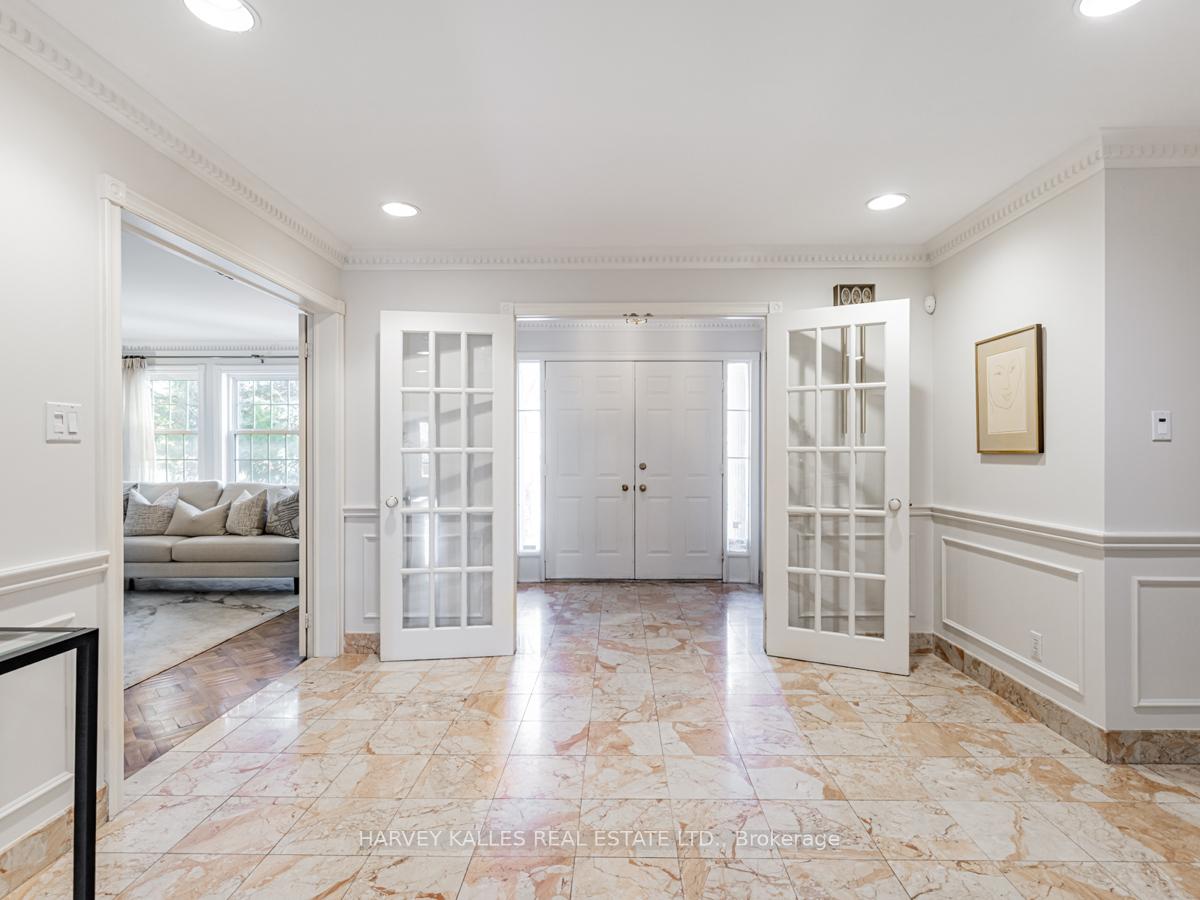 Photo 3 of 23 Danbury Court, Markham, Unionville — HOMEH
