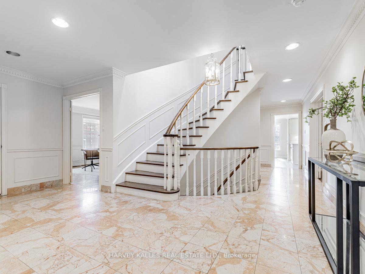 Photo 7 of 23 Danbury Court, Markham, Unionville — HOMEH