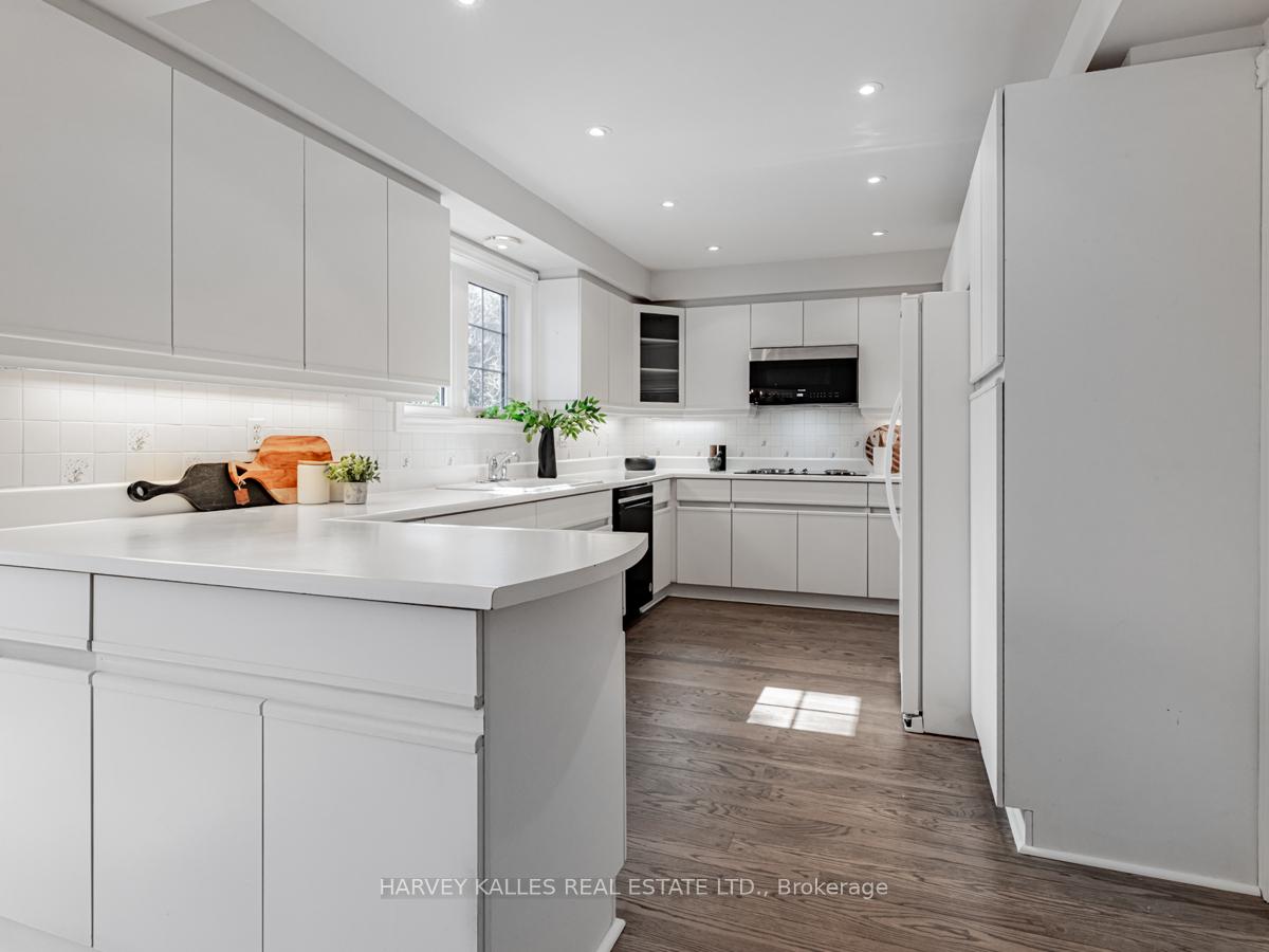 Photo 18 of 23 Danbury Court, Markham, Unionville — HOMEH