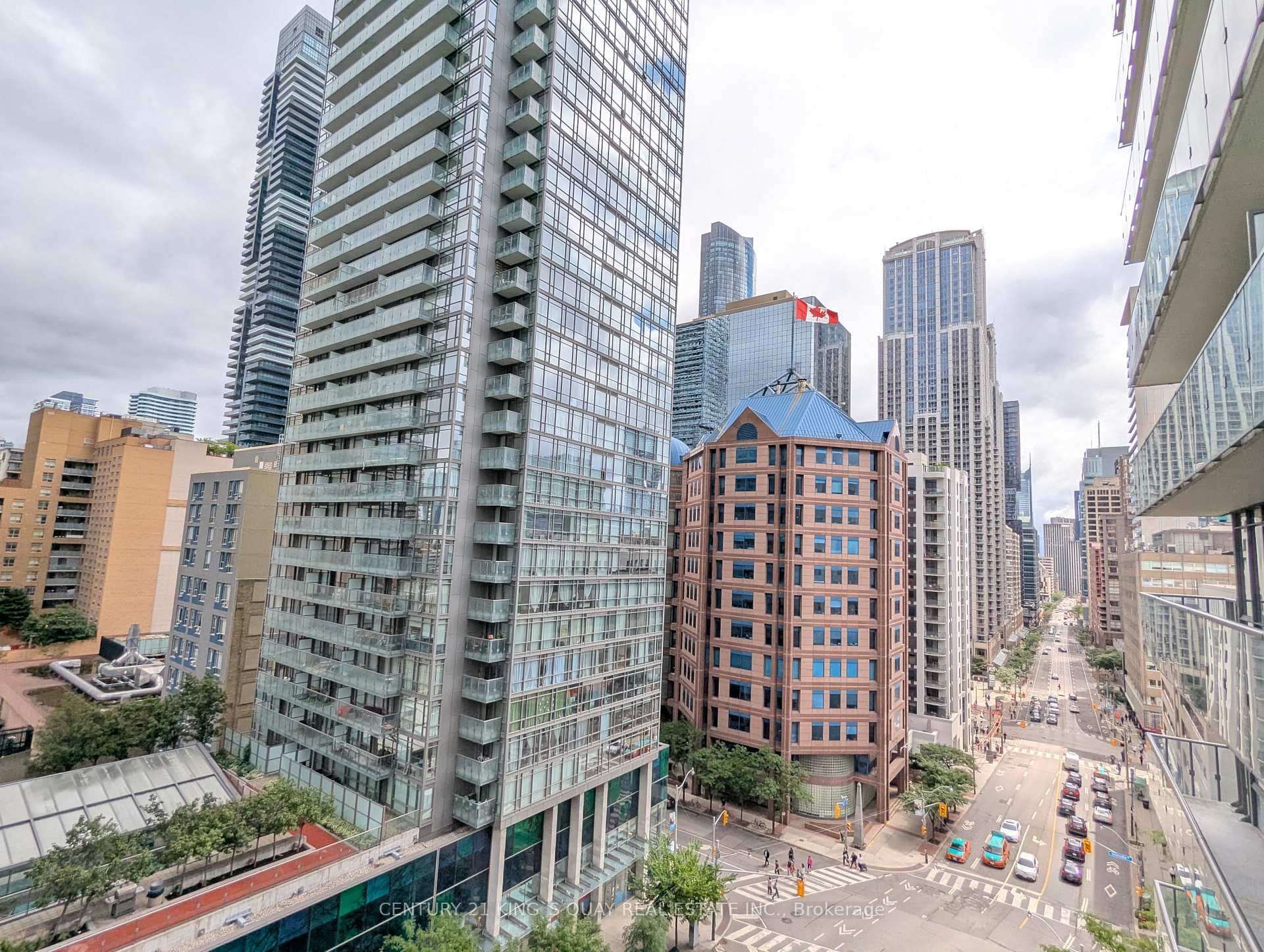 Front of Unit 906, 832 Bay Street