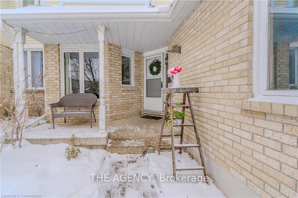 Photo 3 of 80 Middlemiss Crescent, Cambridge — HOMEH