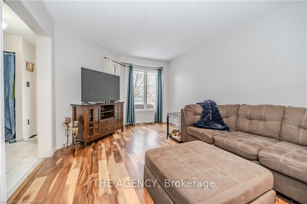 Photo 9 of 80 Middlemiss Crescent, Cambridge — HOMEH