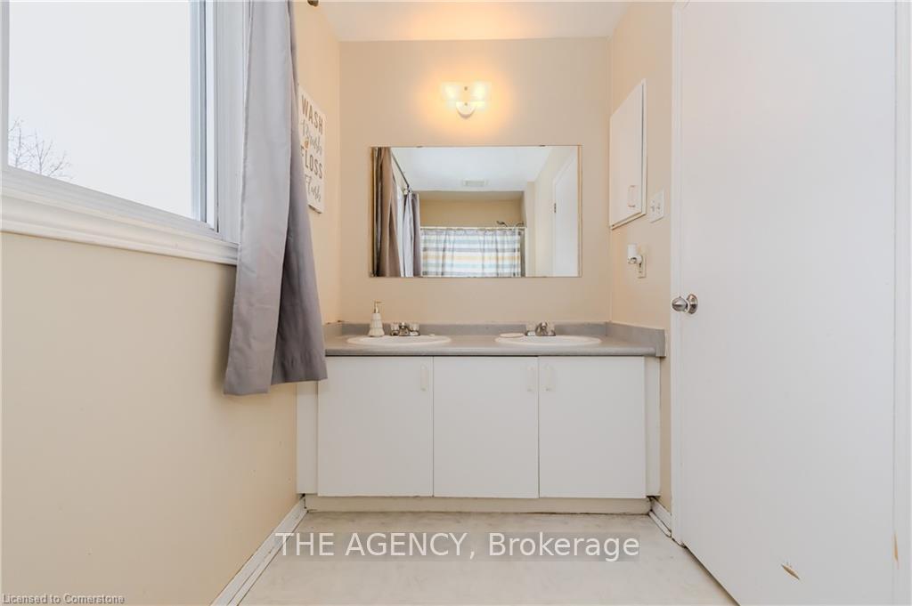 Photo 22 of 80 Middlemiss Crescent, Cambridge — HOMEH
