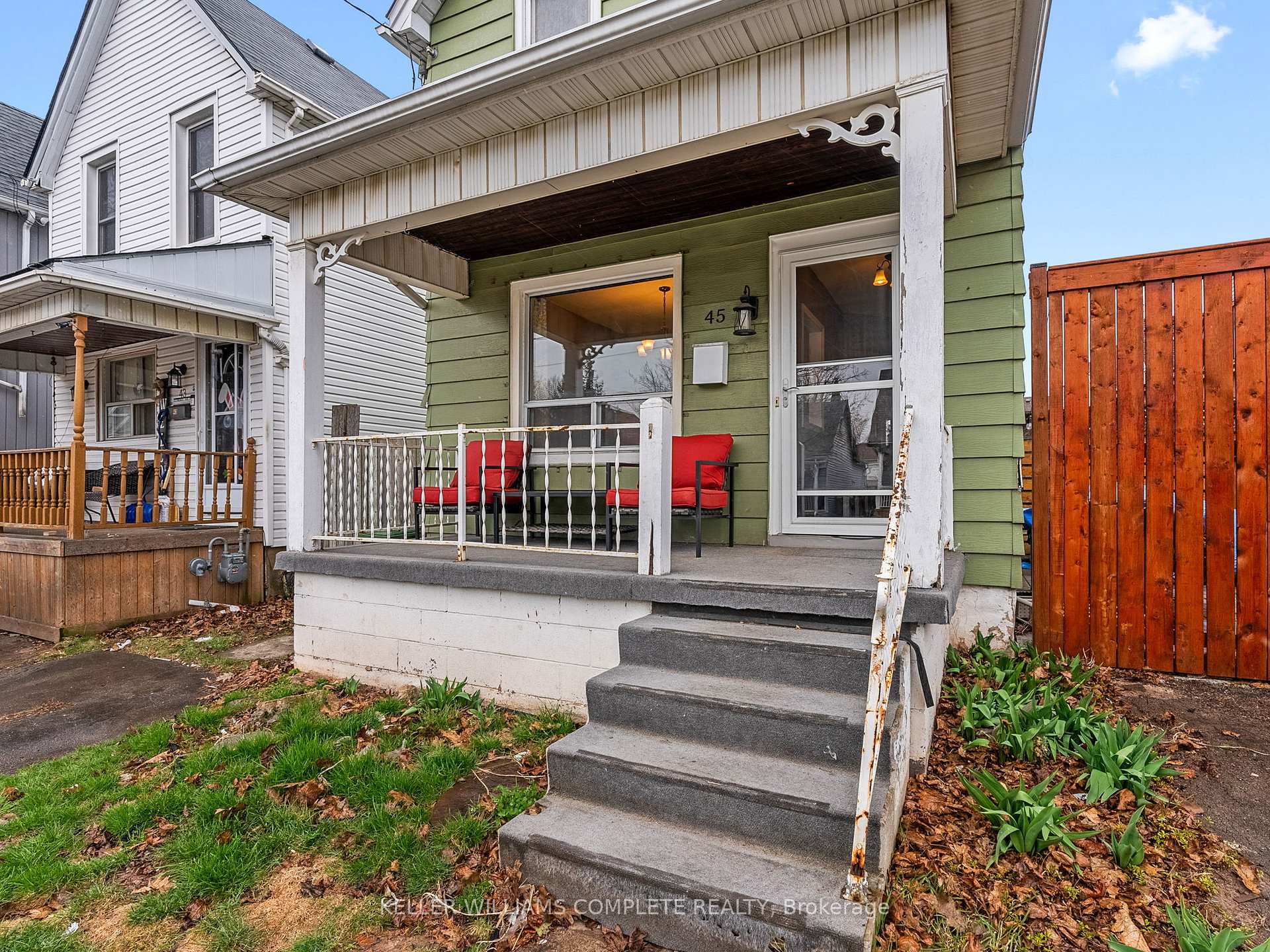 Photo 3 of 45 Glendale Avenue N, Hamilton, Crown Point — HOMEH