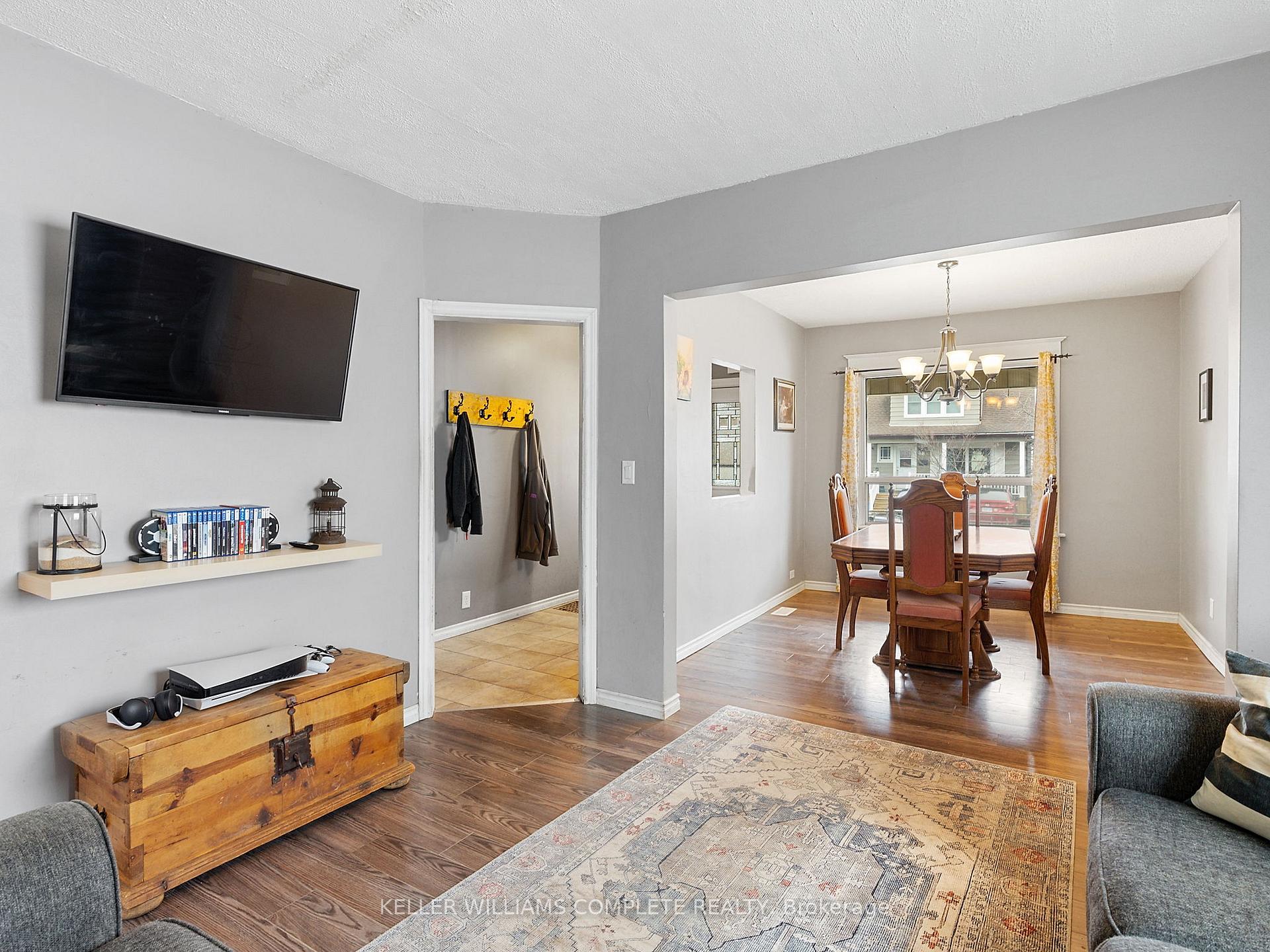 Photo 9 of 45 Glendale Avenue N, Hamilton, Crown Point — HOMEH