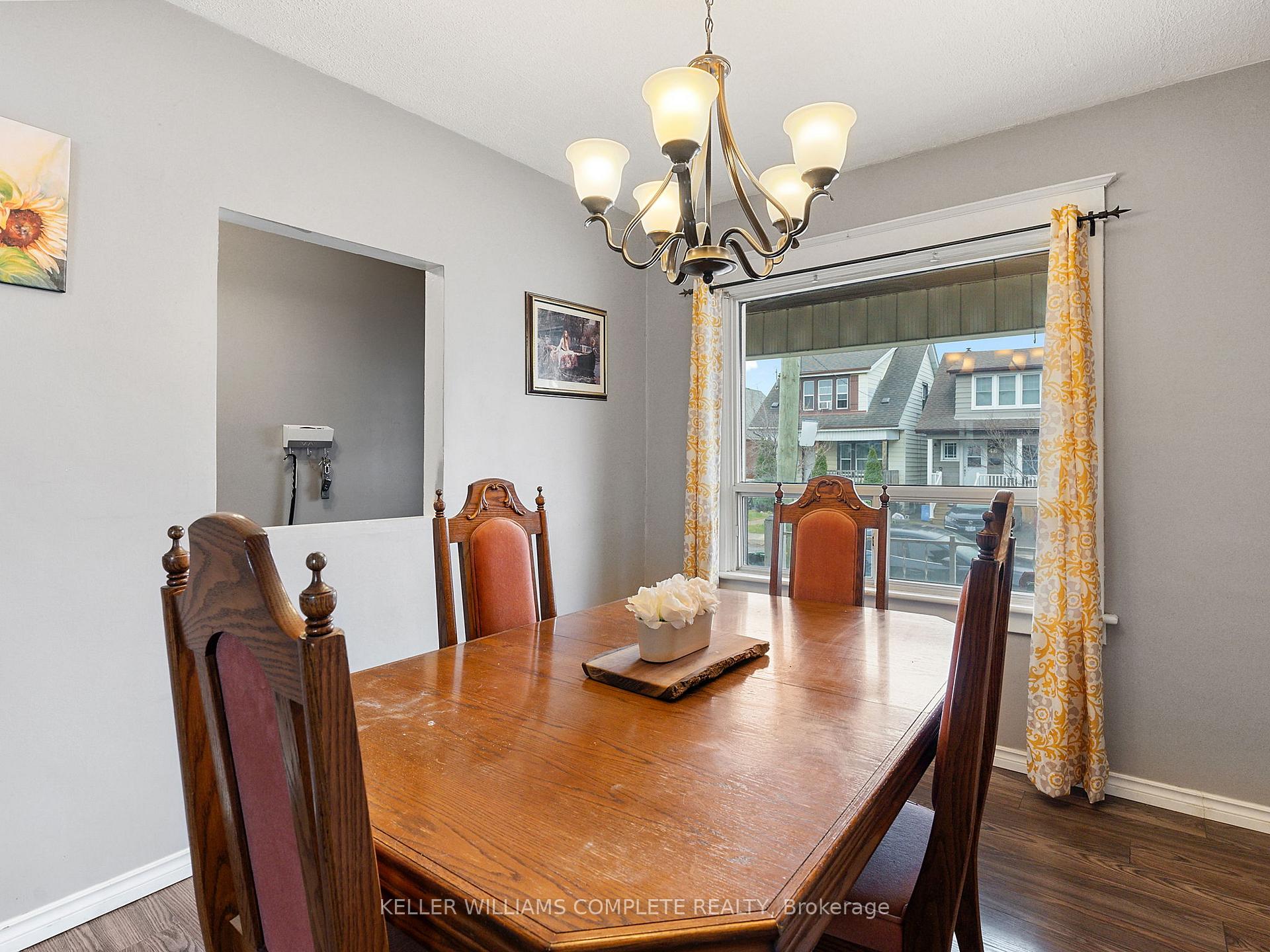 Photo 10 of 45 Glendale Avenue N, Hamilton, Crown Point — HOMEH