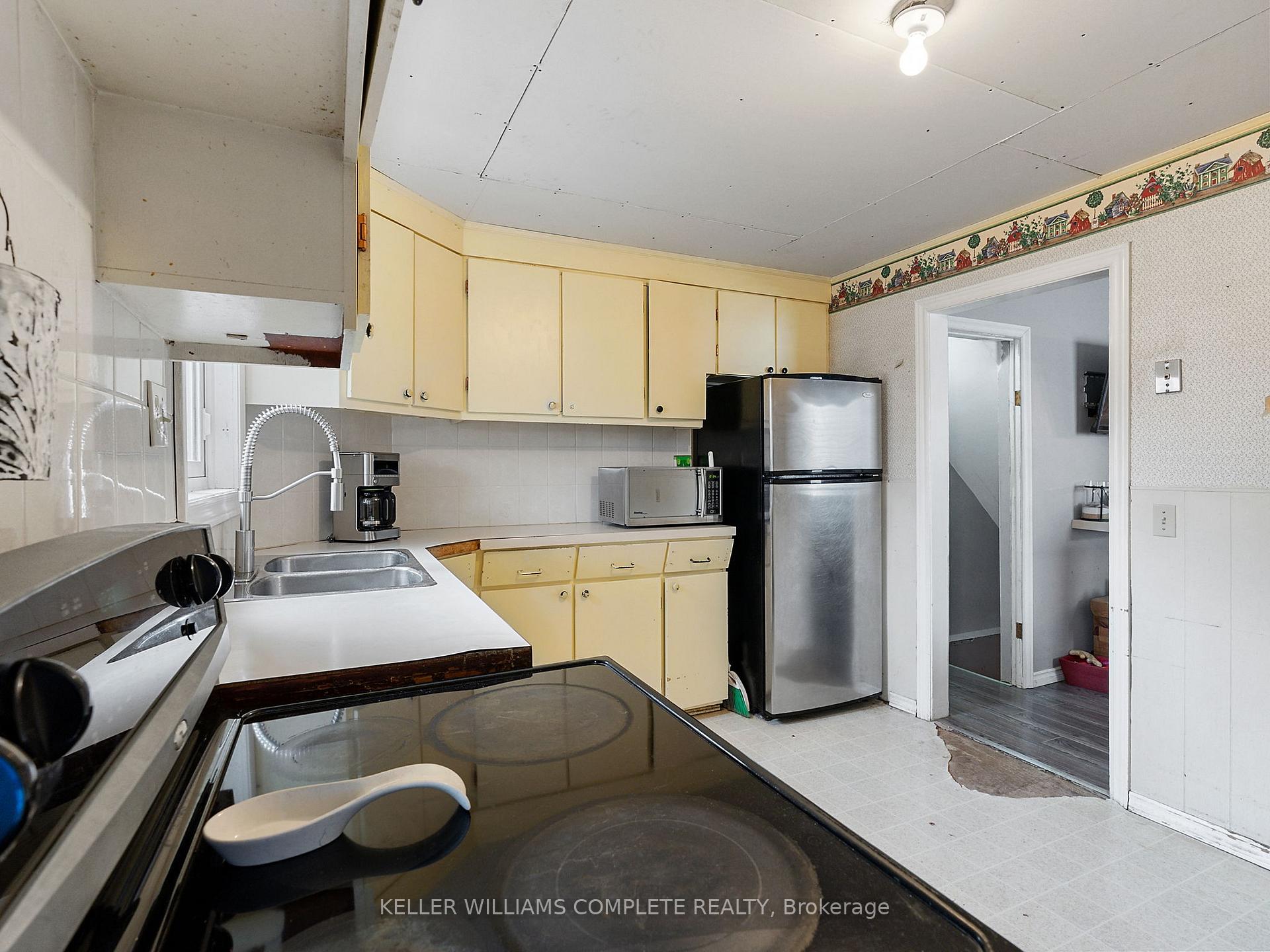 Photo 14 of 45 Glendale Avenue N, Hamilton, Crown Point — HOMEH