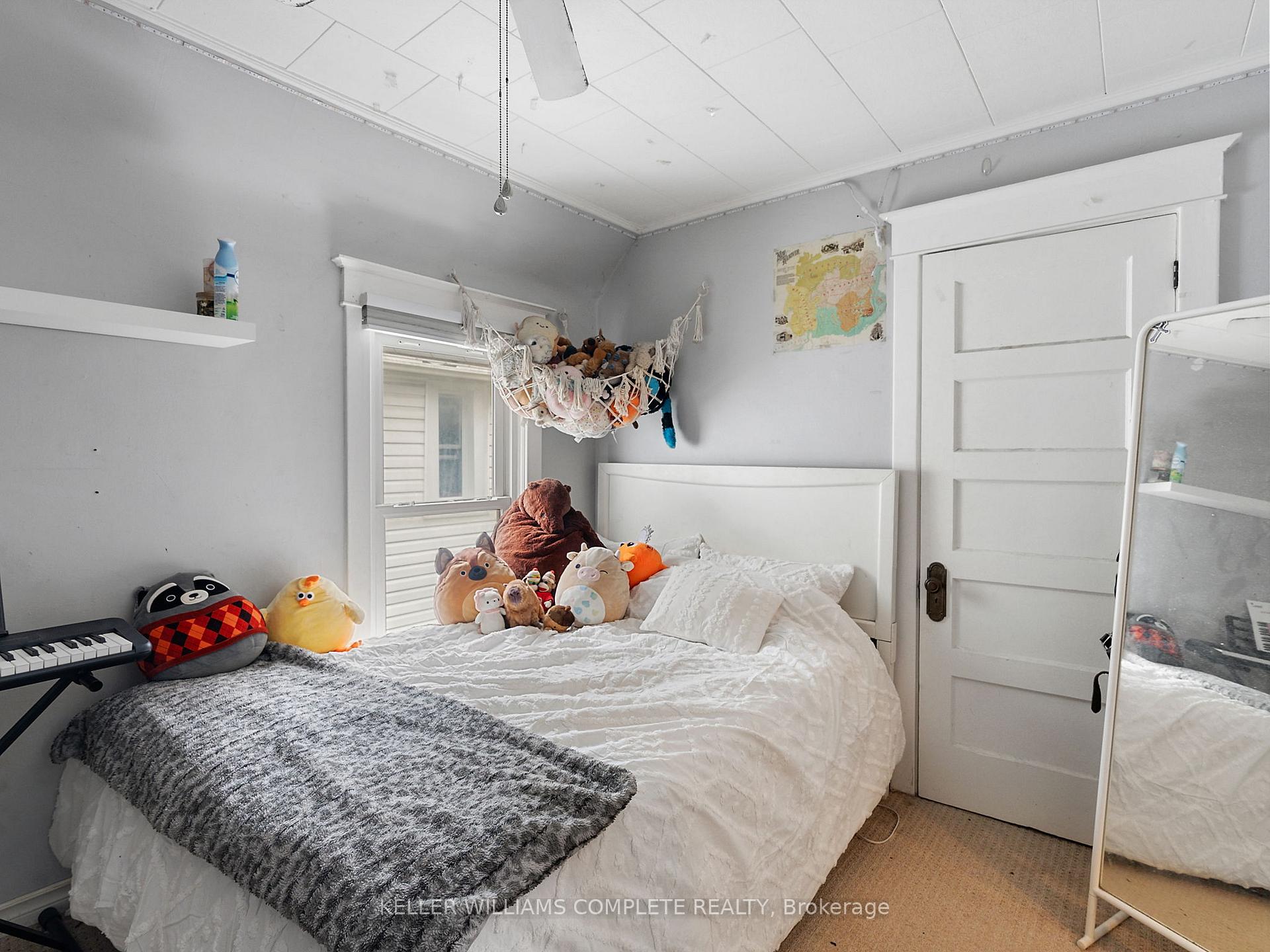 Photo 24 of 45 Glendale Avenue N, Hamilton, Crown Point — HOMEH