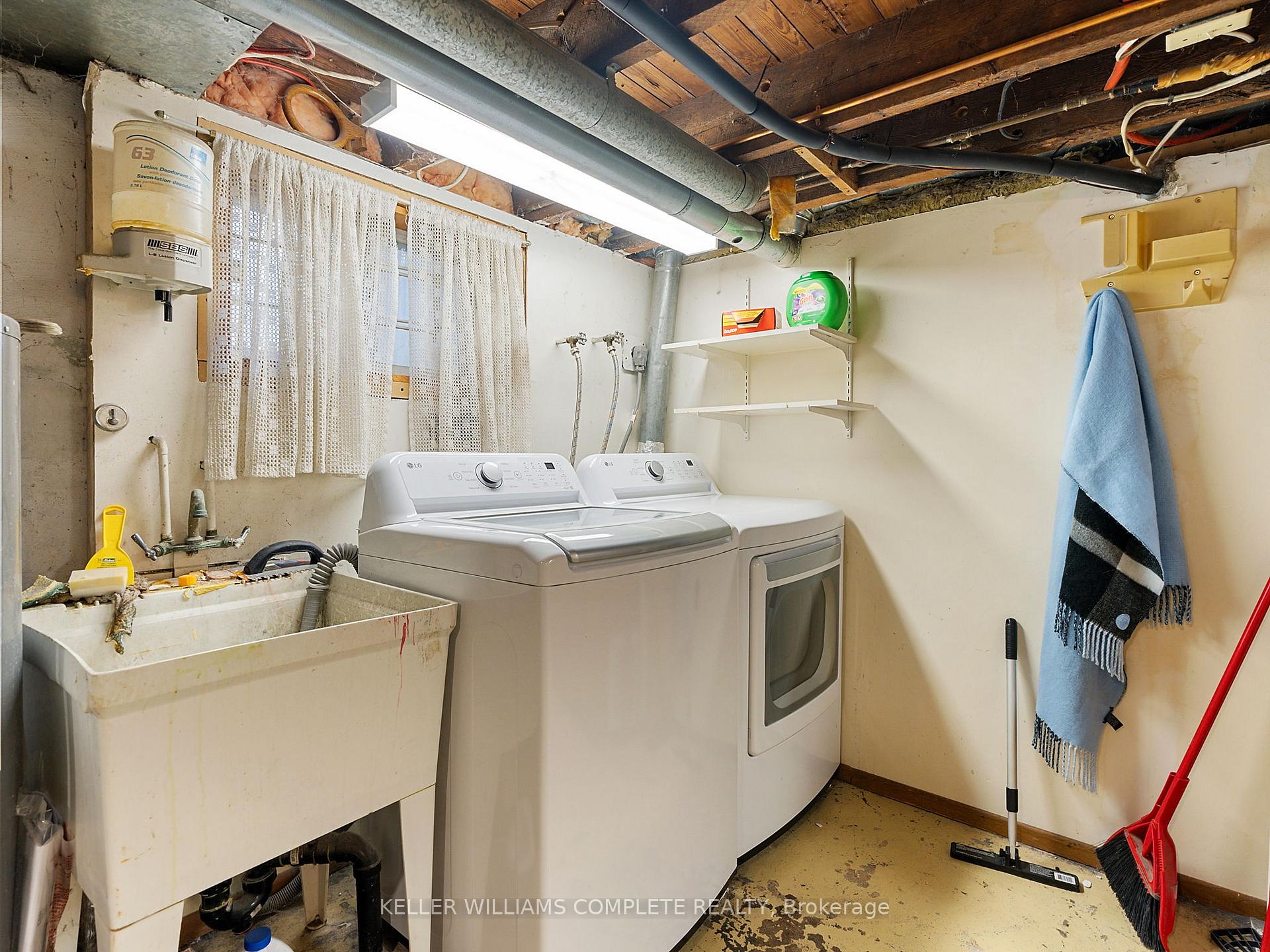 Photo 16 of 45 Glendale Avenue N, Hamilton, Crown Point — HOMEH