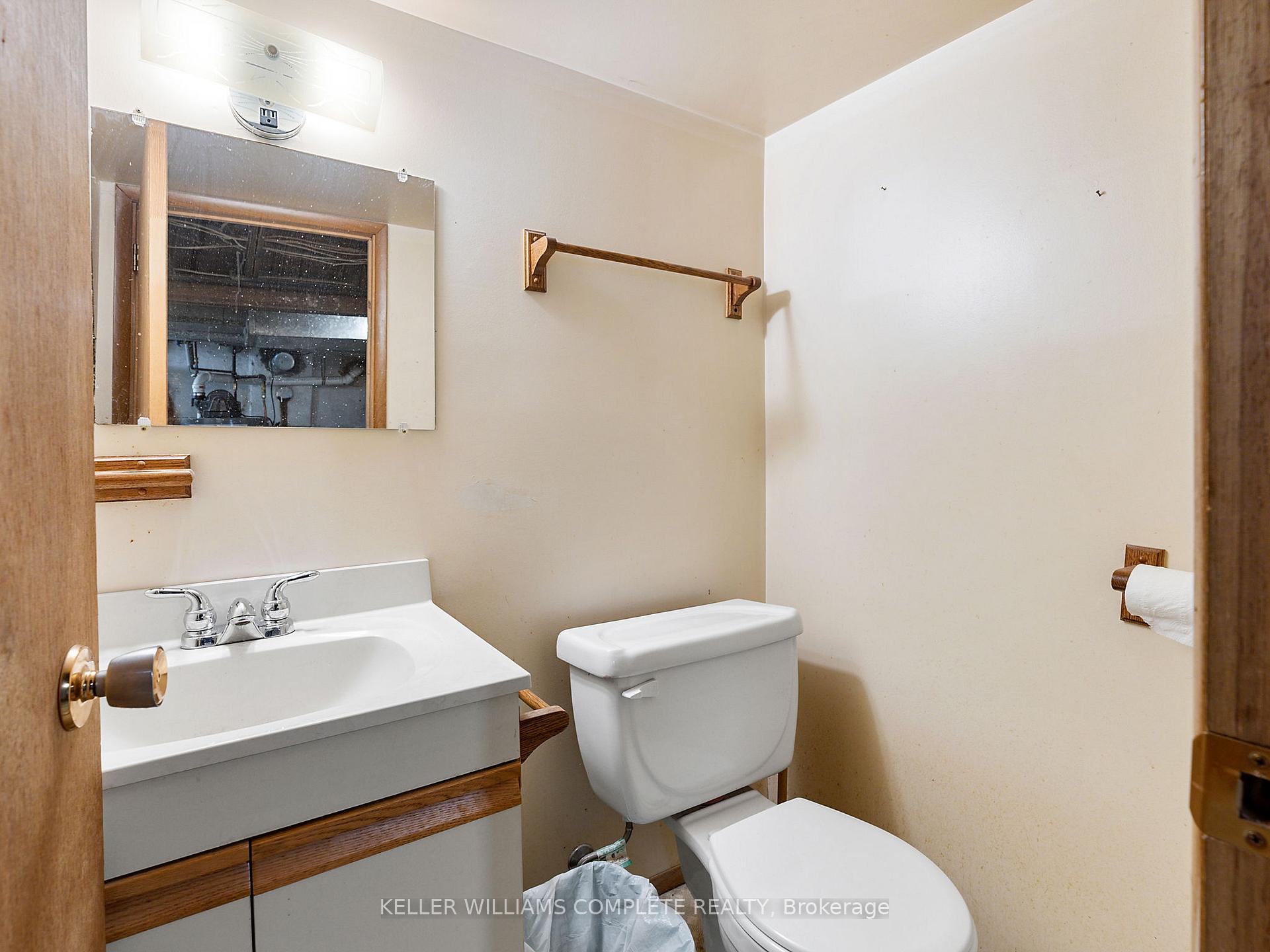Photo 21 of 45 Glendale Avenue N, Hamilton, Crown Point — HOMEH