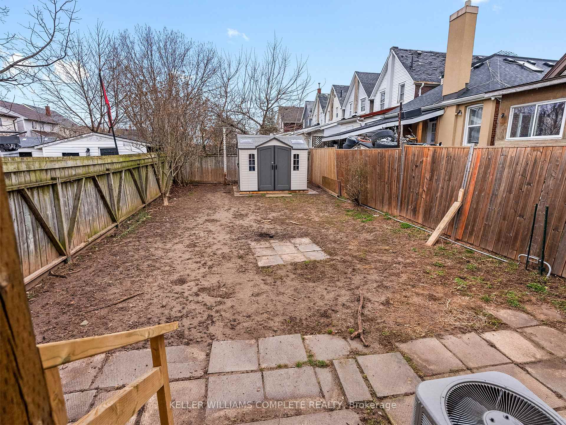 Photo 22 of 45 Glendale Avenue N, Hamilton, Crown Point — HOMEH