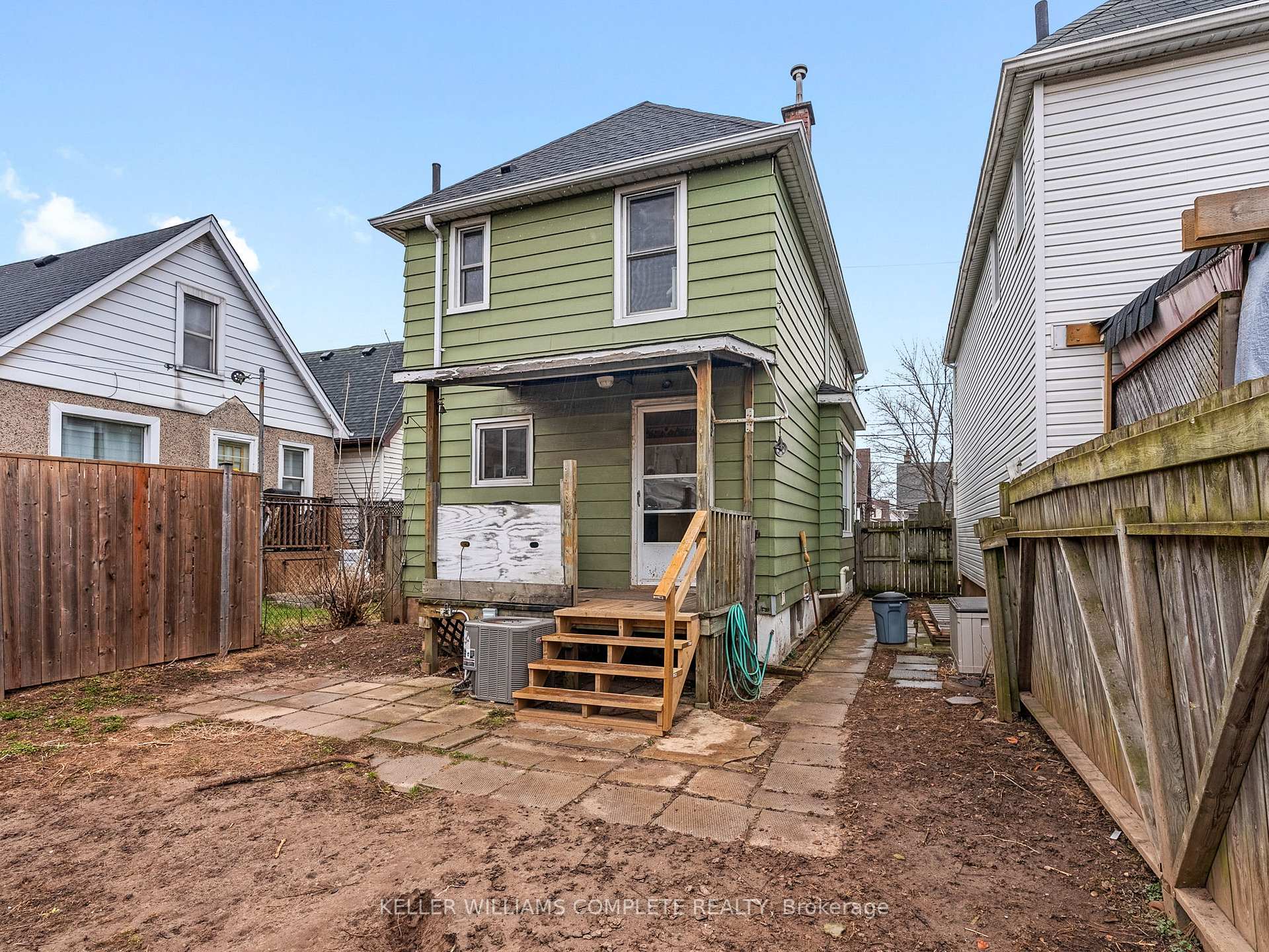 Photo 23 of 45 Glendale Avenue N, Hamilton, Crown Point — HOMEH