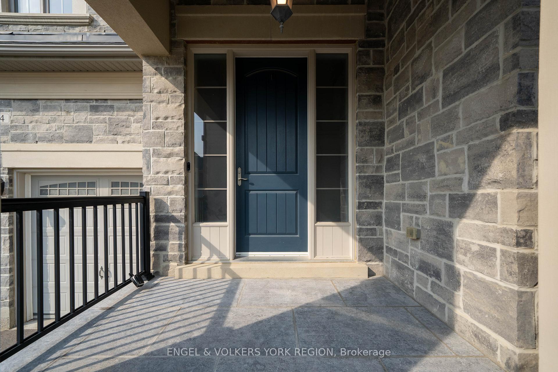 Photo 3 of 24 James Stokes Court, King, King City — HOMEH
