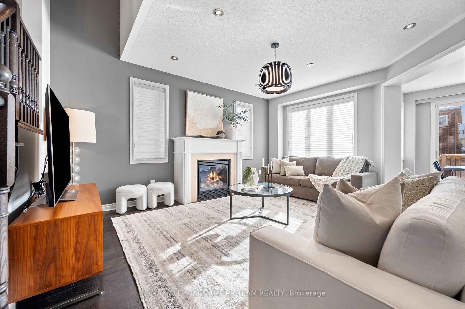 Photo 8 of 7 Cecil Nichols Avenue, Markham, Victoria Manor-Jennings Gate — HOMEH