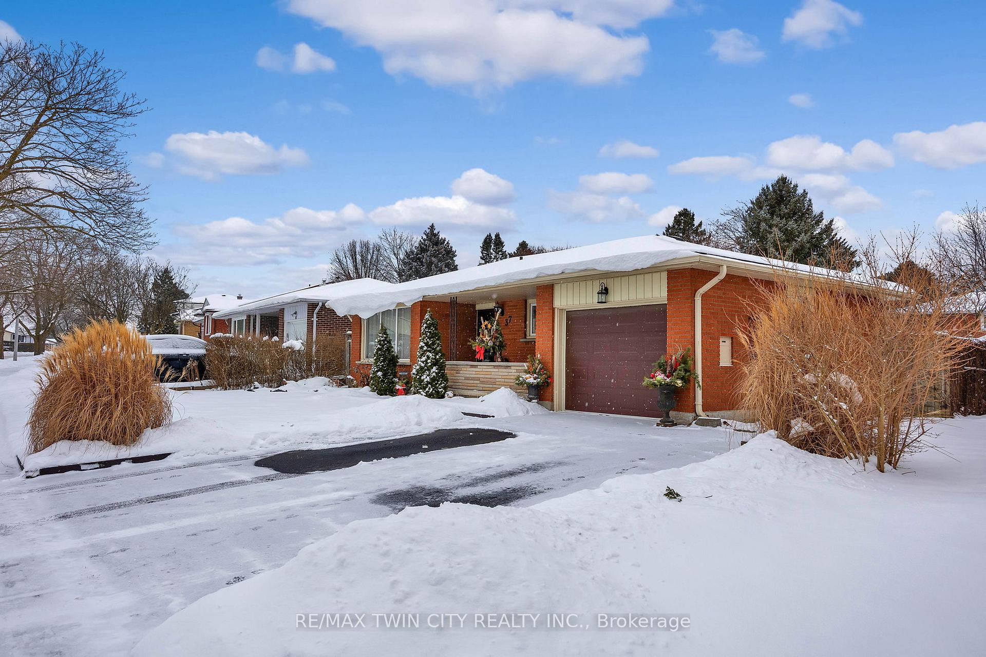 Photo 8 of 37 Montcalm Drive, Kitchener — HOMEH