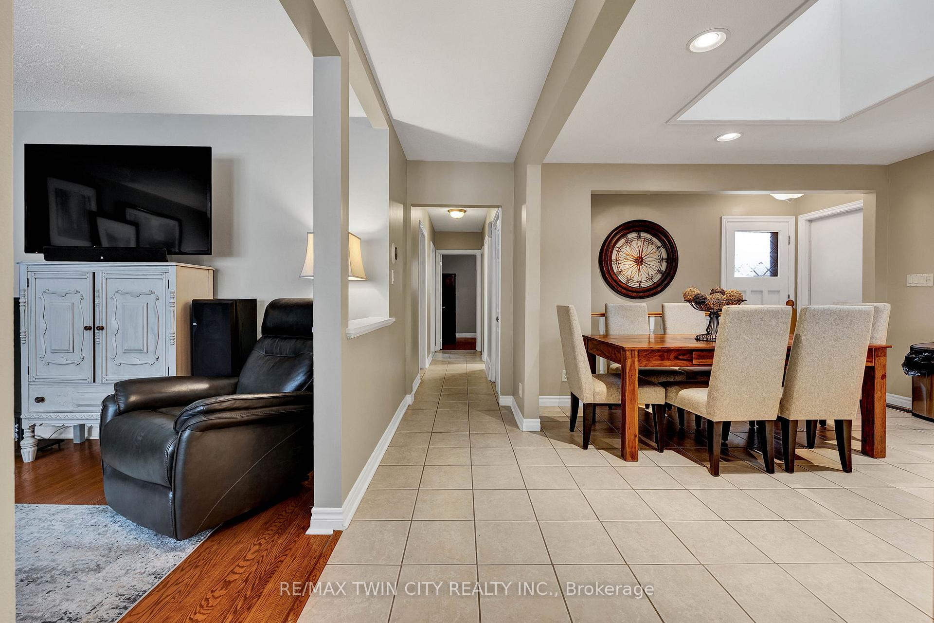 Photo 2 of 37 Montcalm Drive, Kitchener — HOMEH