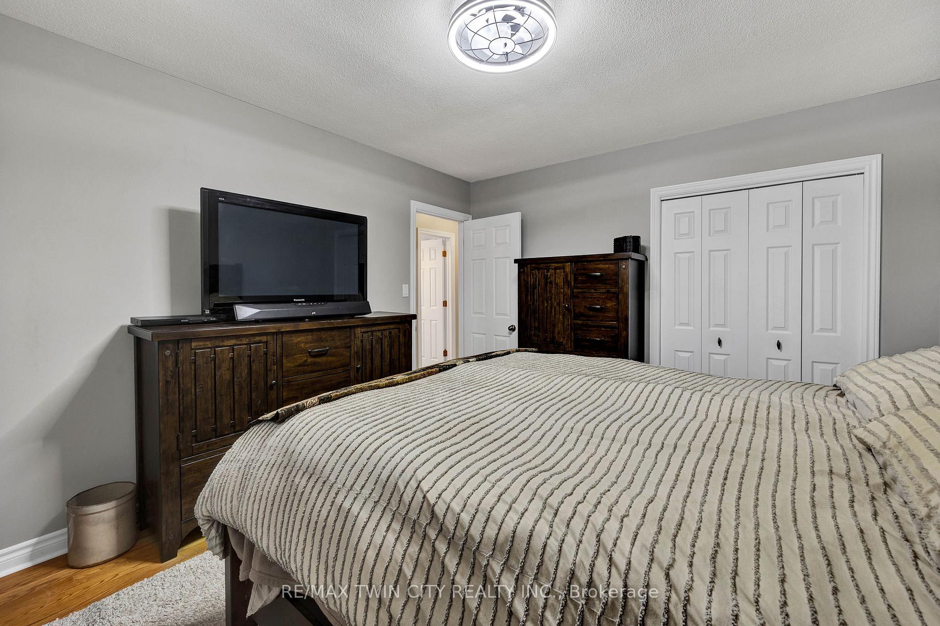 Photo 9 of 37 Montcalm Drive, Kitchener — HOMEH